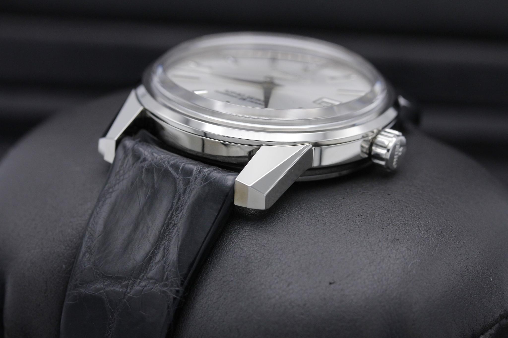 Watch Image 2