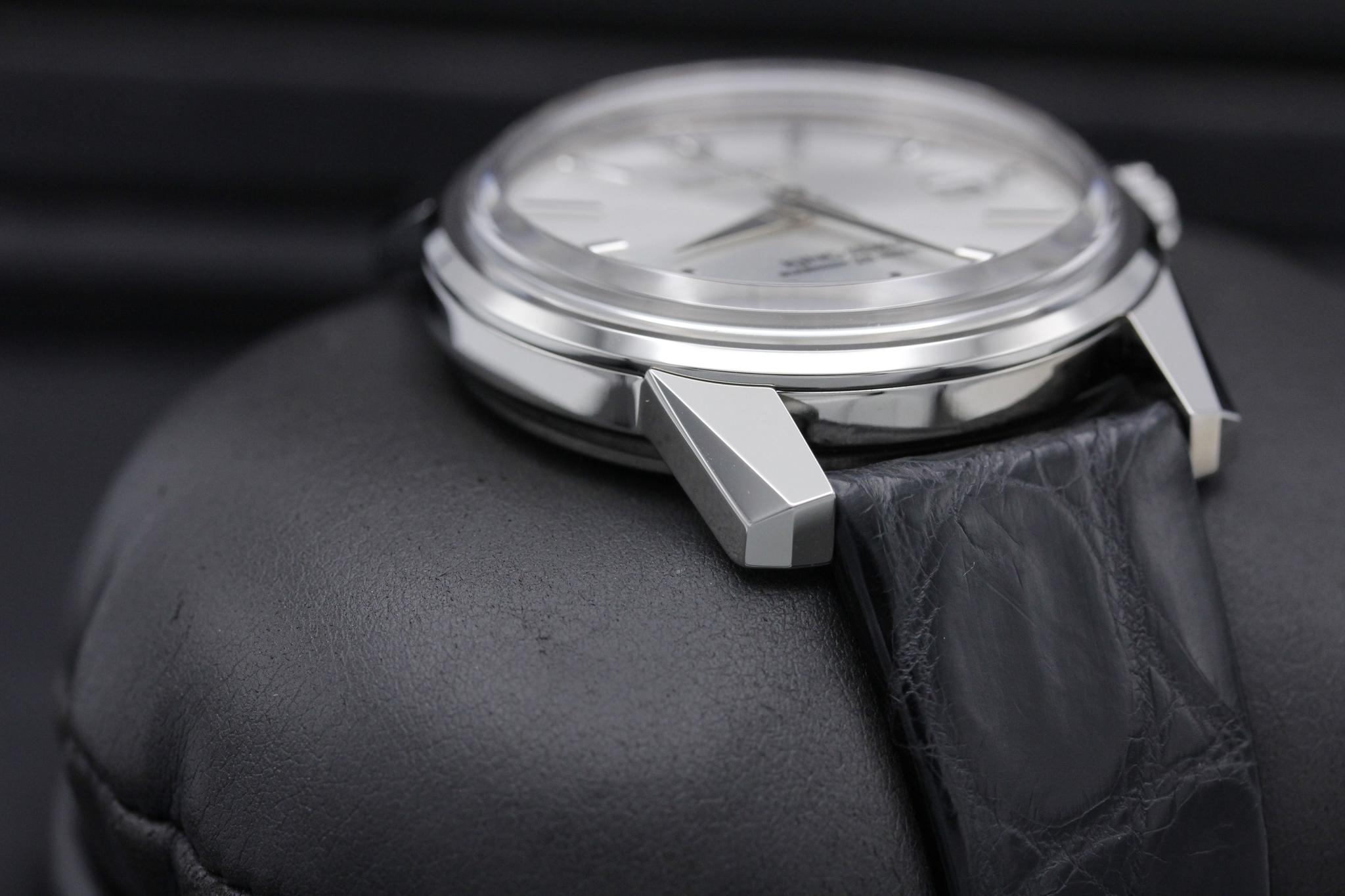 Watch Image 6
