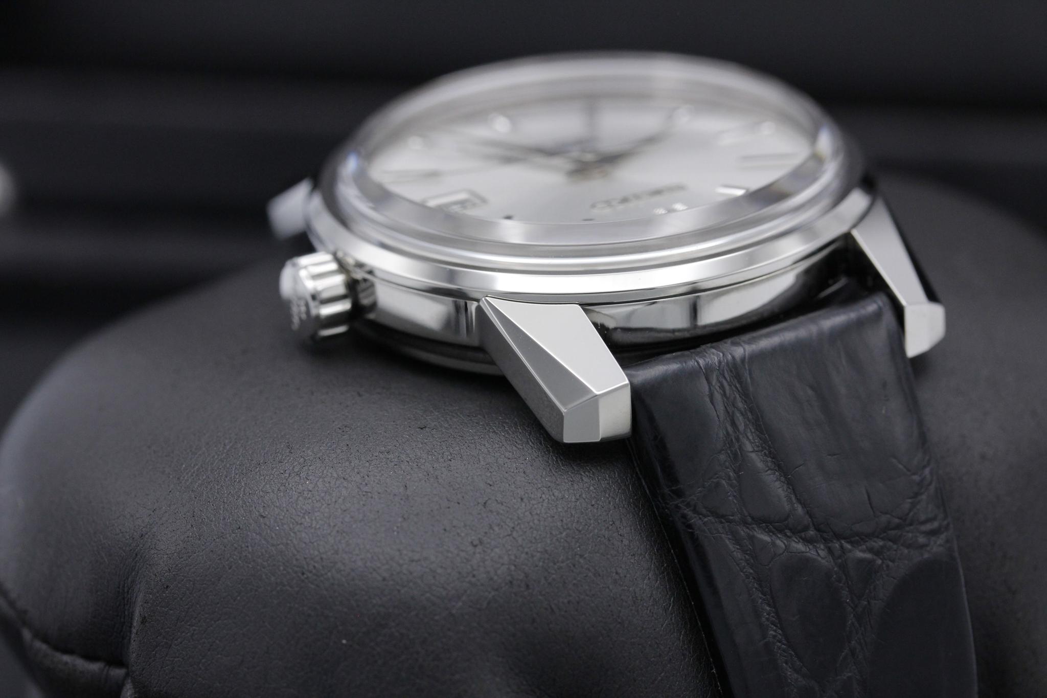 Watch Image 4