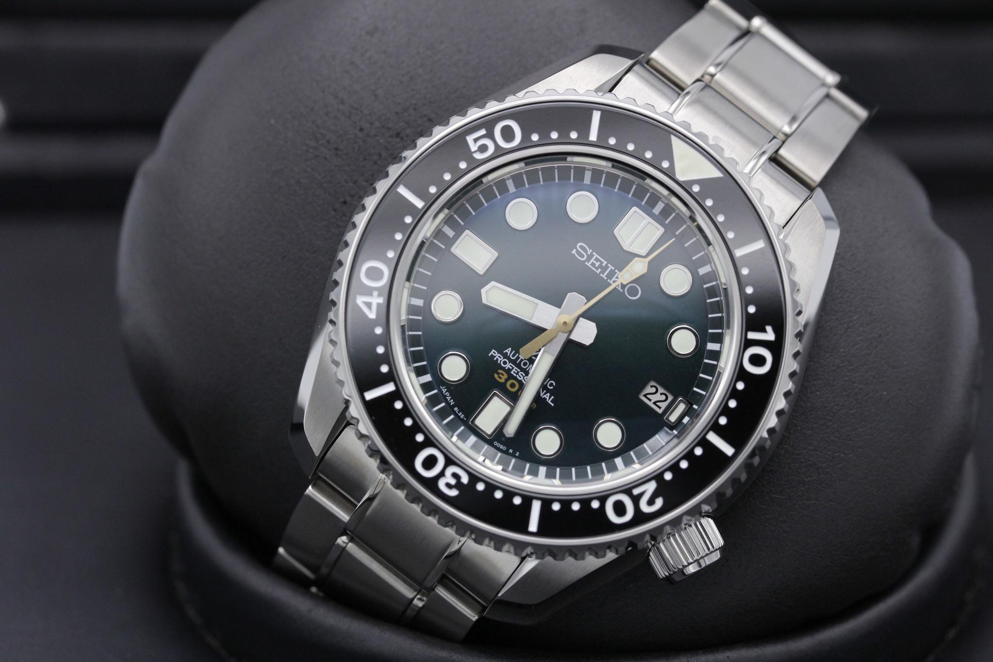 Watch Image 10