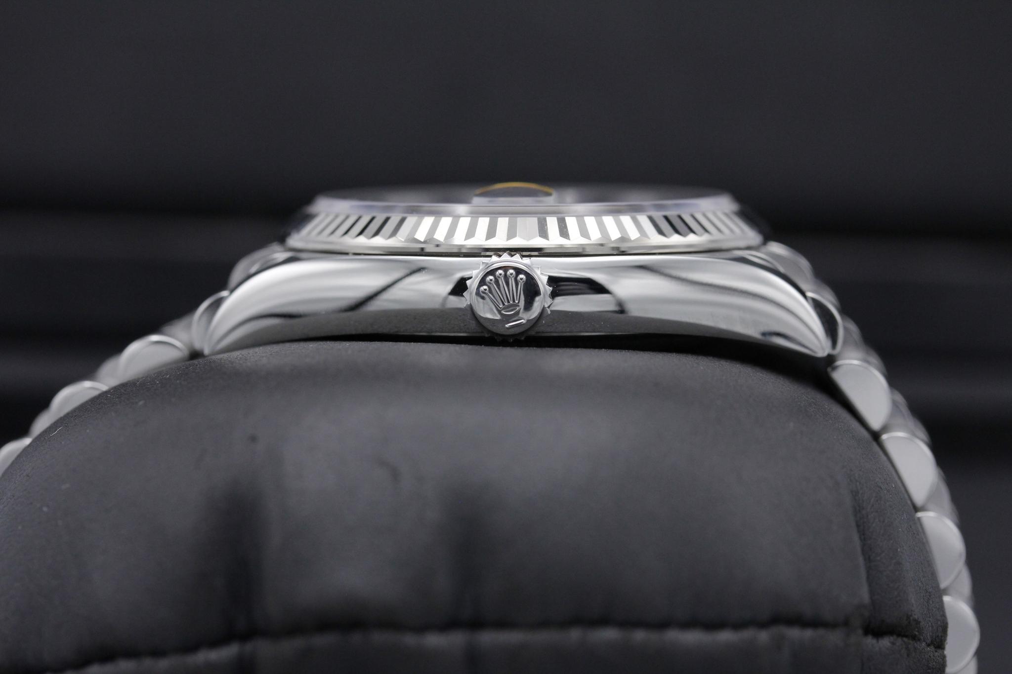 Watch Image 3