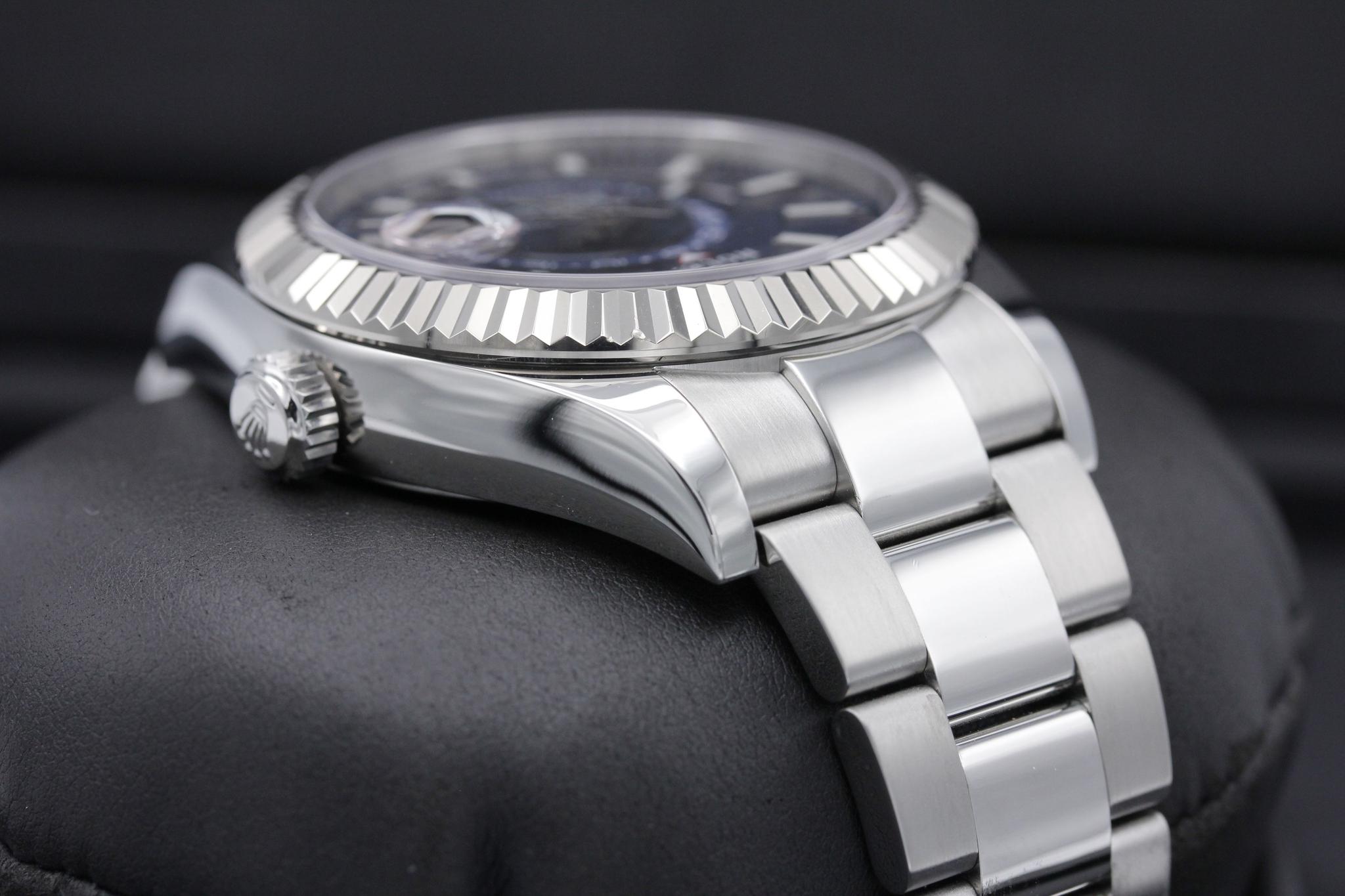 Watch Image 4