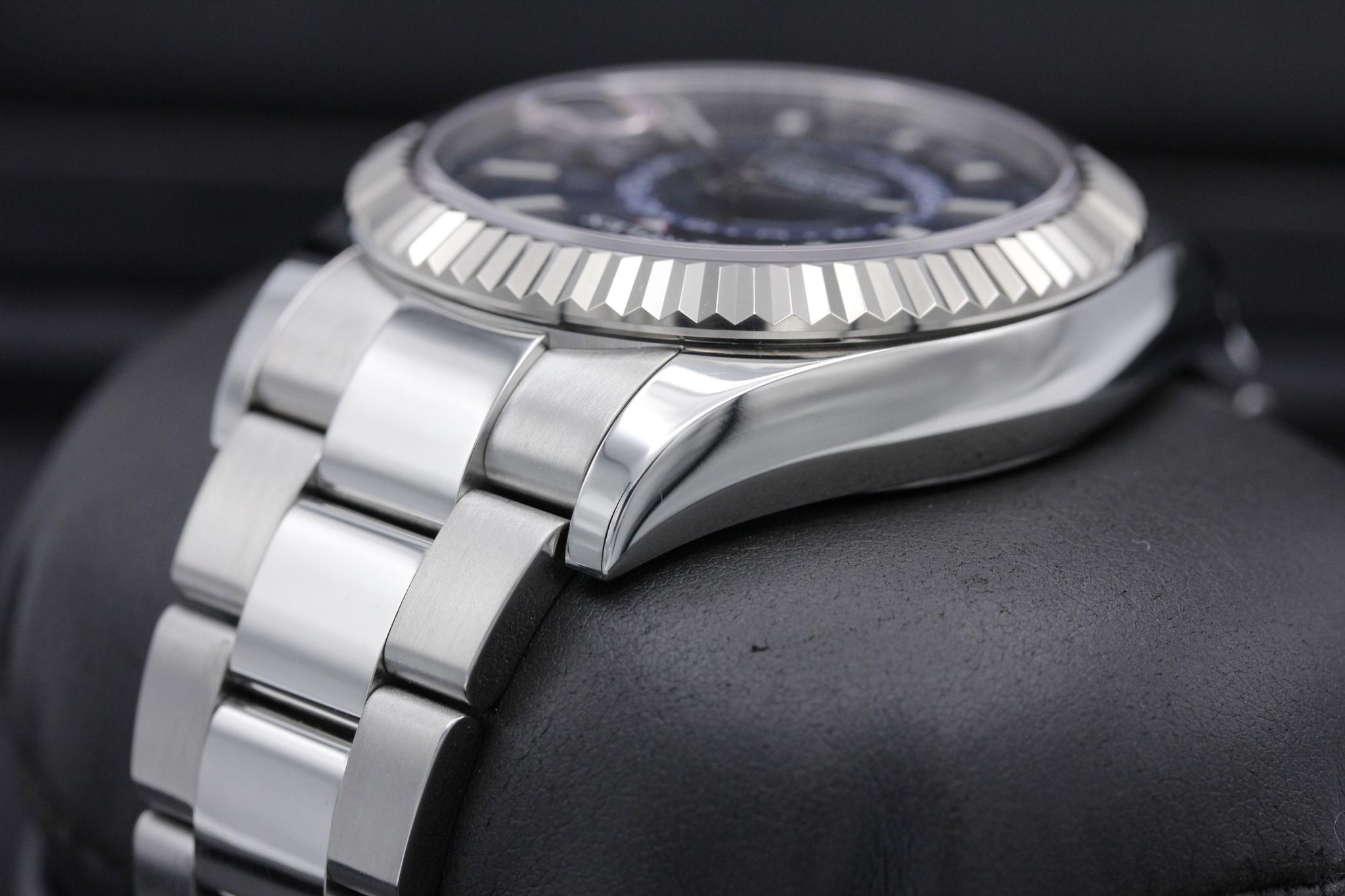 Watch Image 5