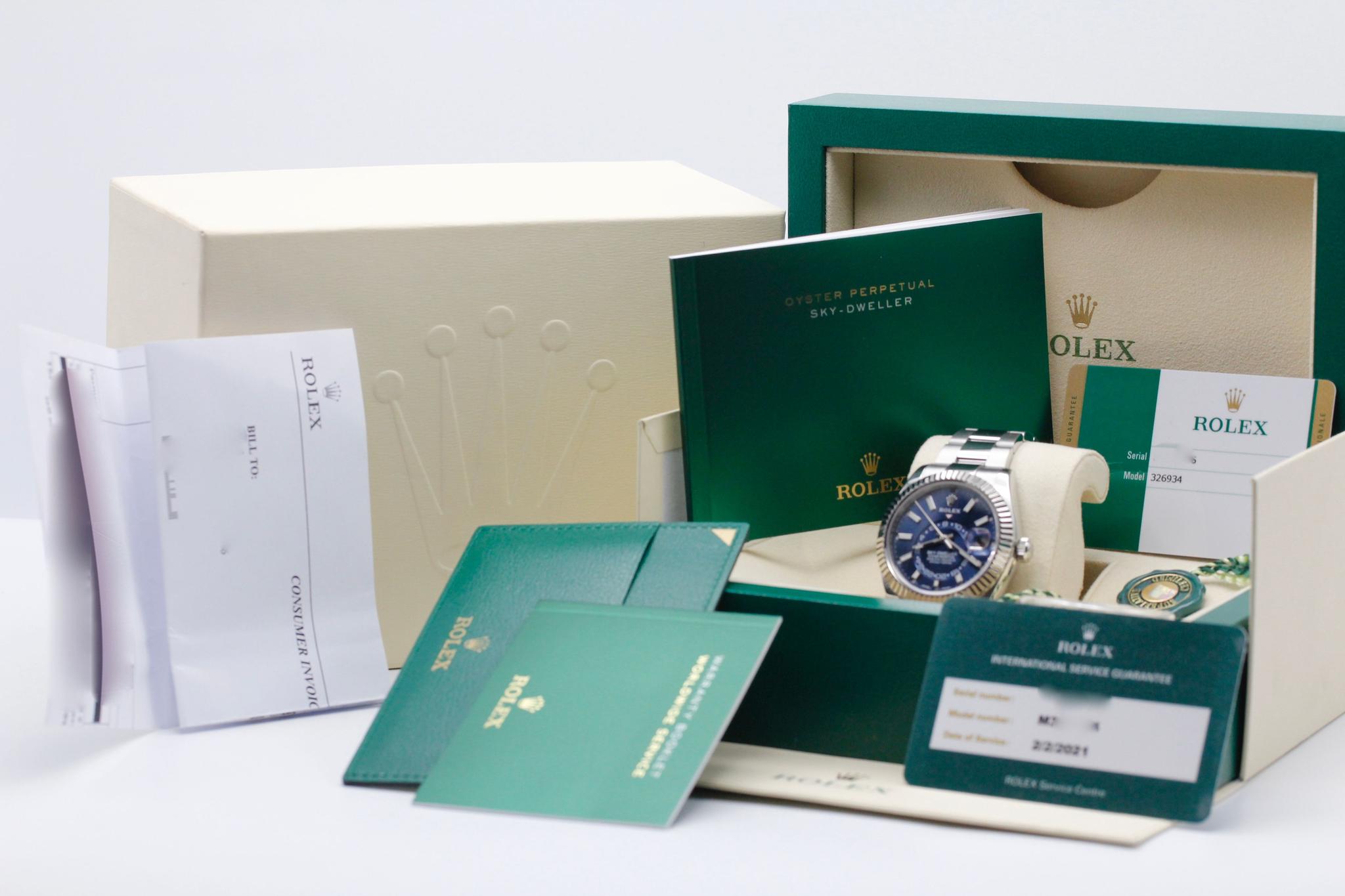 Watch Image 11