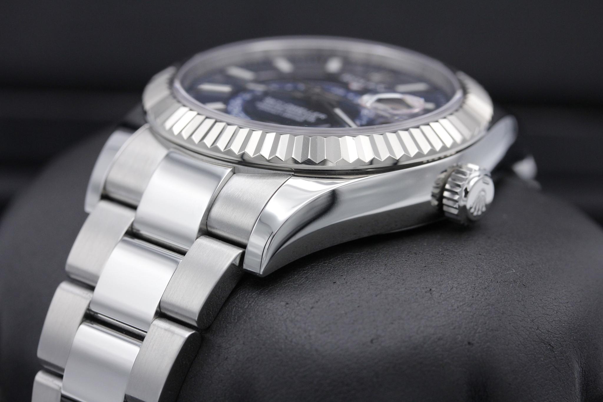 Watch Image 2