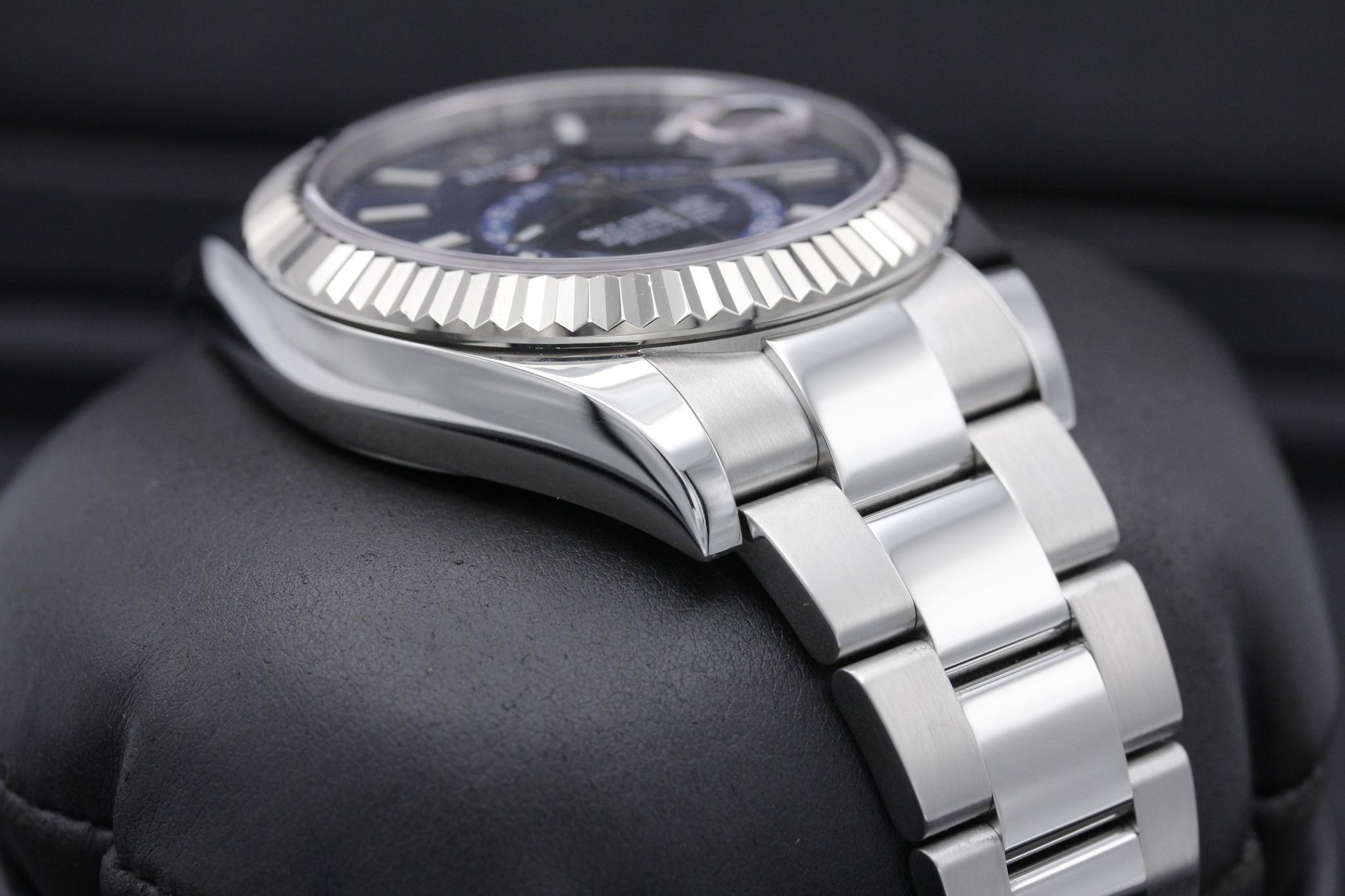 Watch Image 6