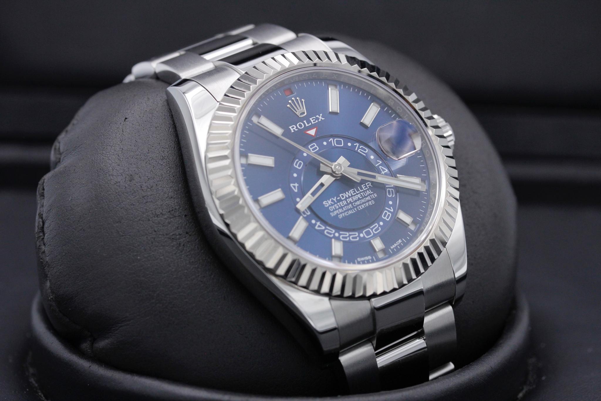 Watch Image 10