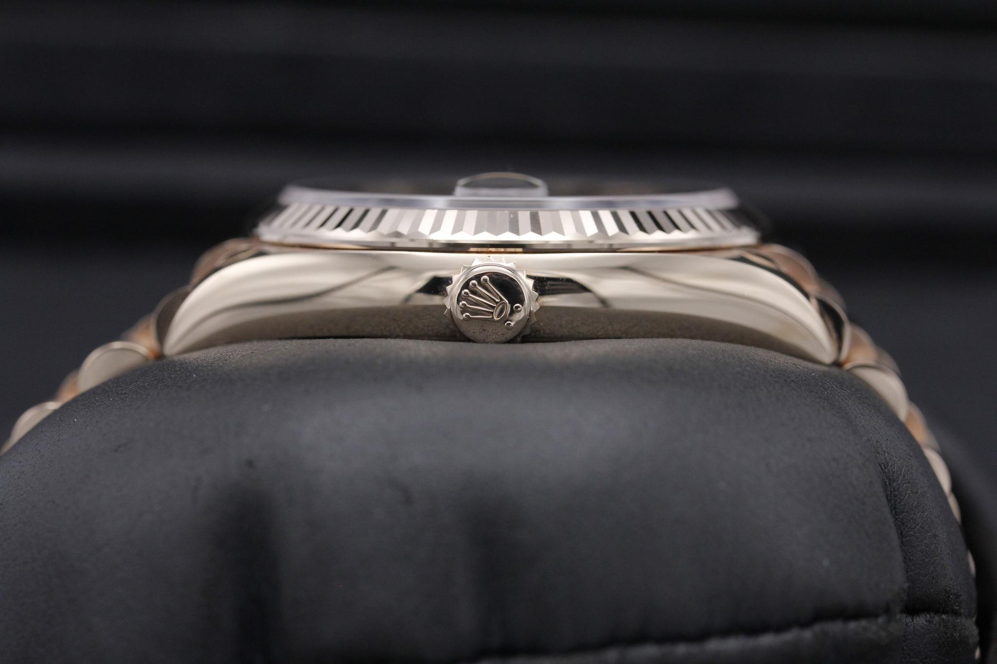 Watch Image 3