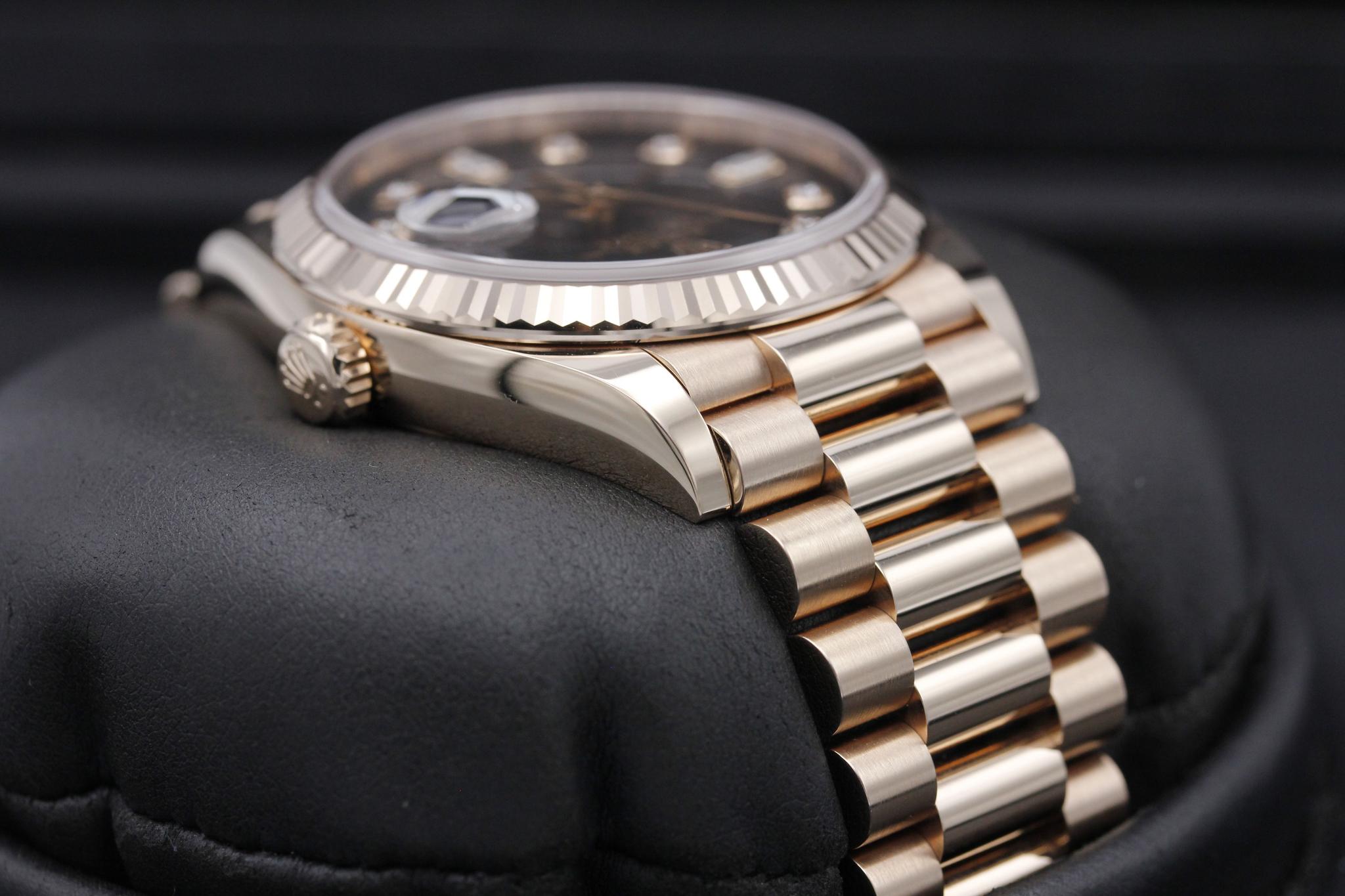 Watch Image 4