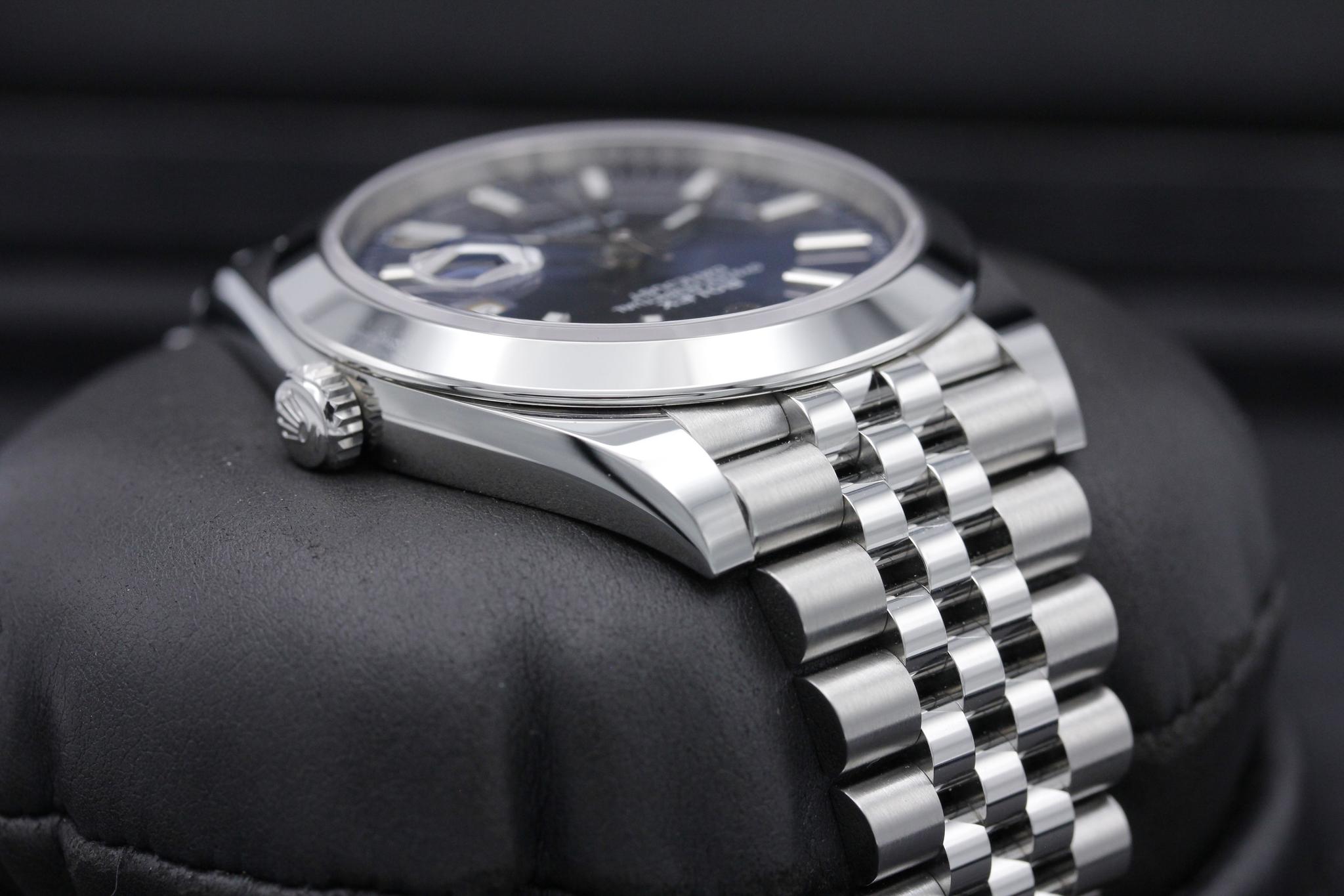 Watch Image 4