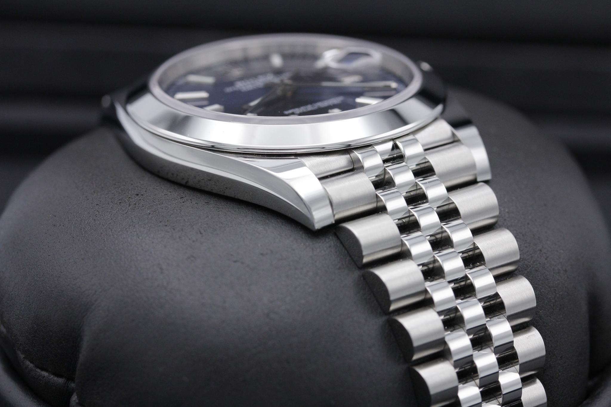 Watch Image 6