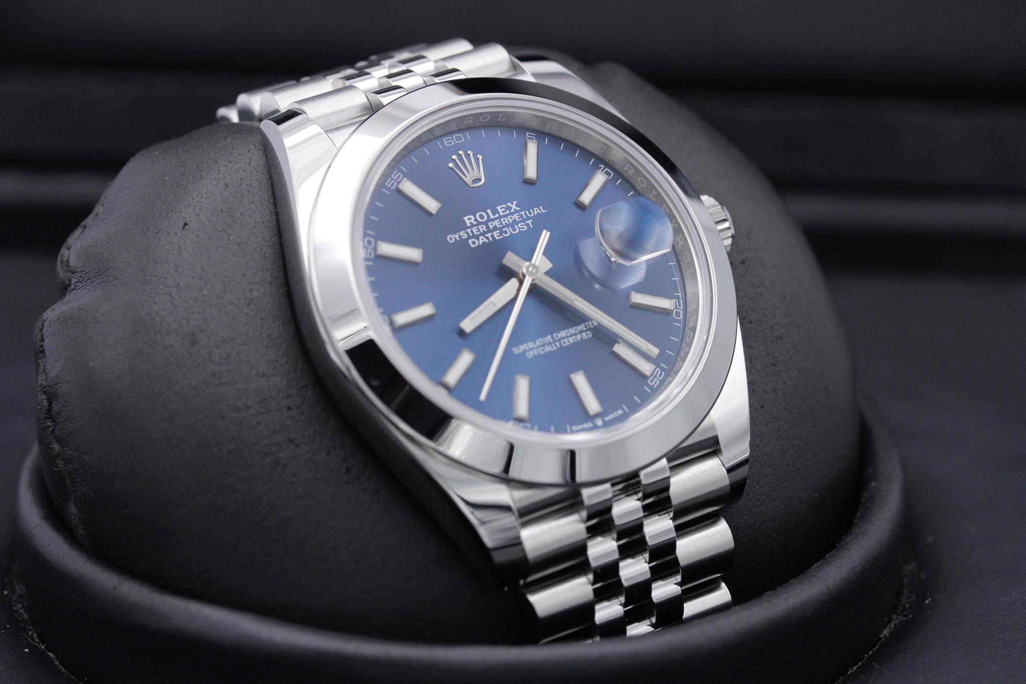 Watch Image 10