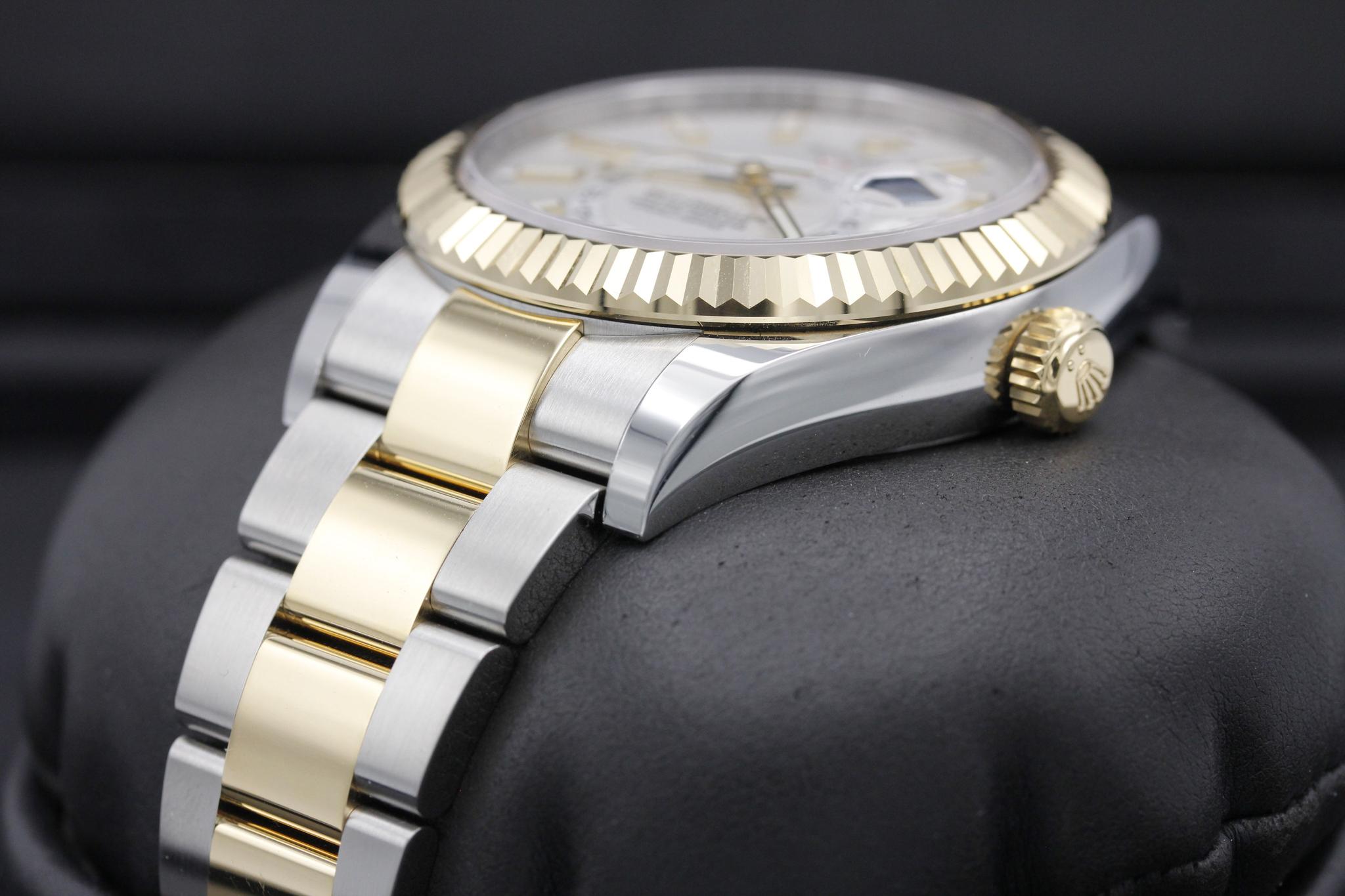 Watch Image 2