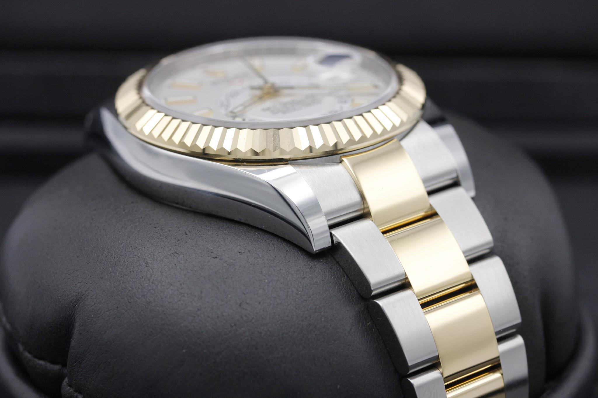 Watch Image 6