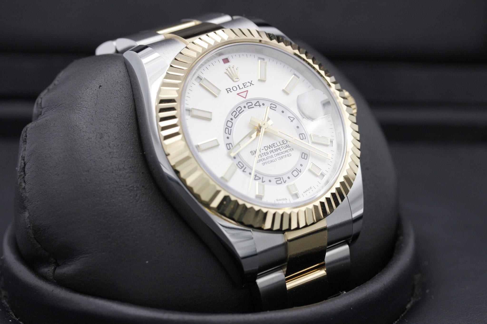Watch Image 10