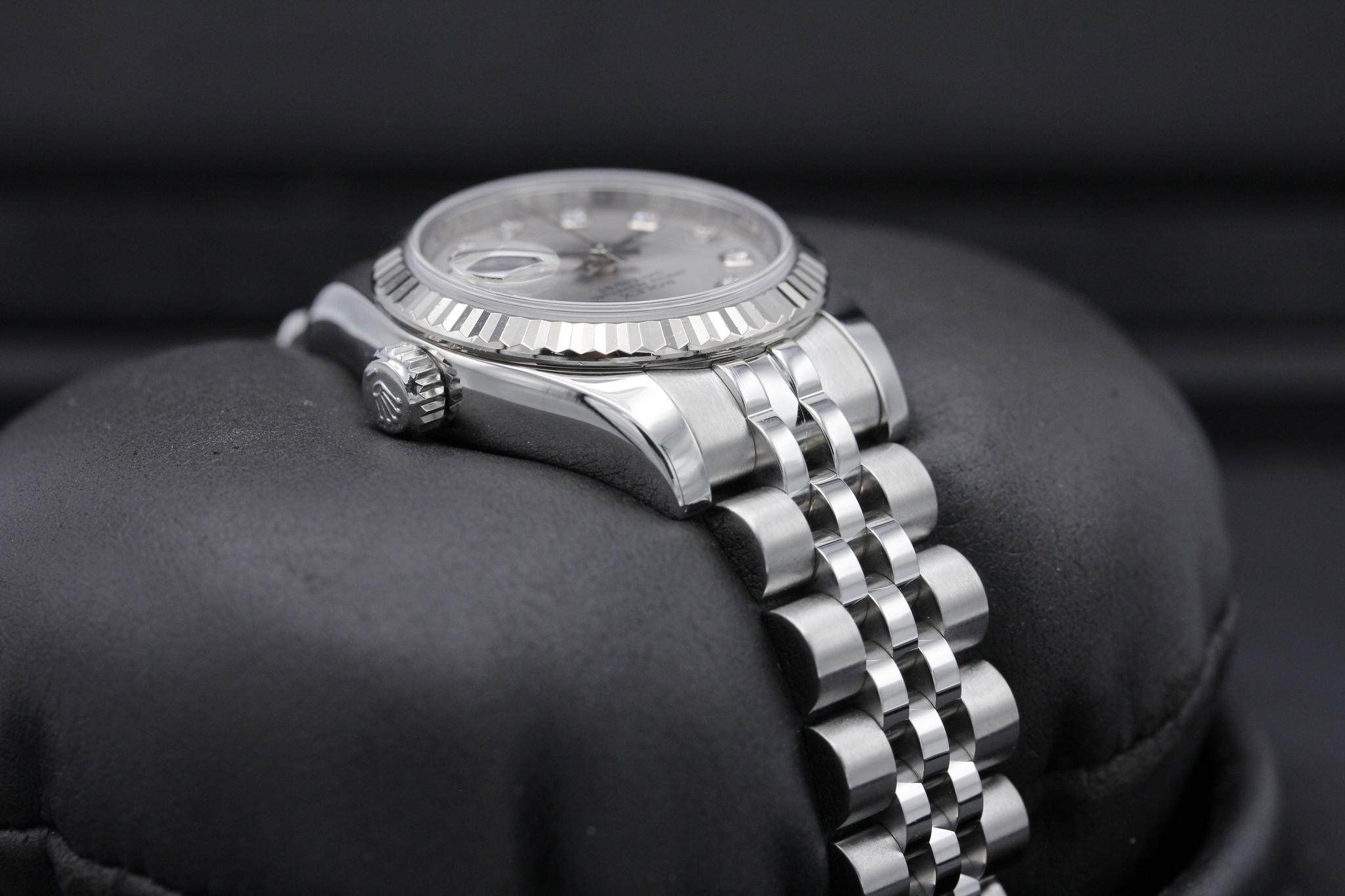 Watch Image 4