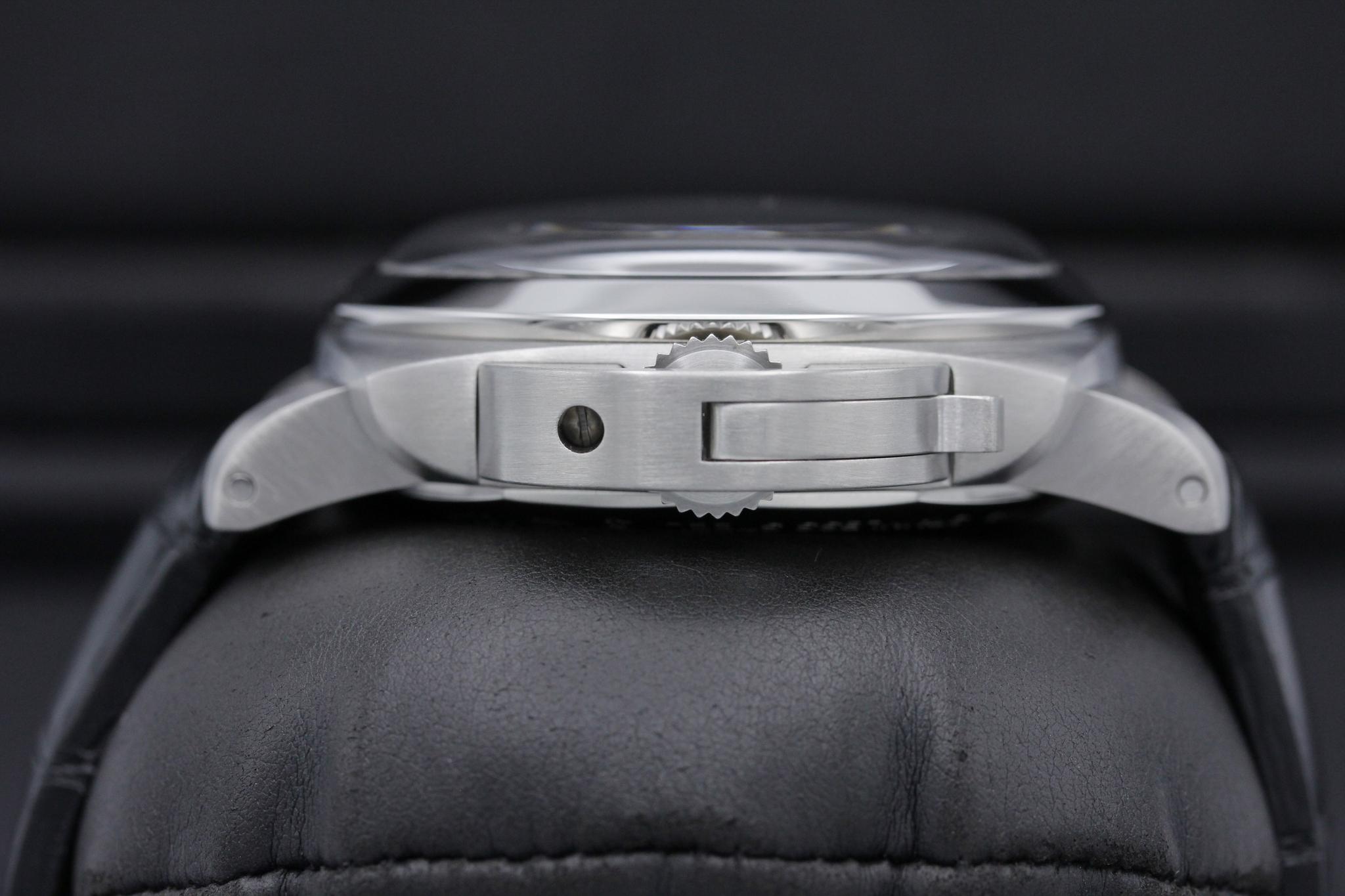 Watch Image 3