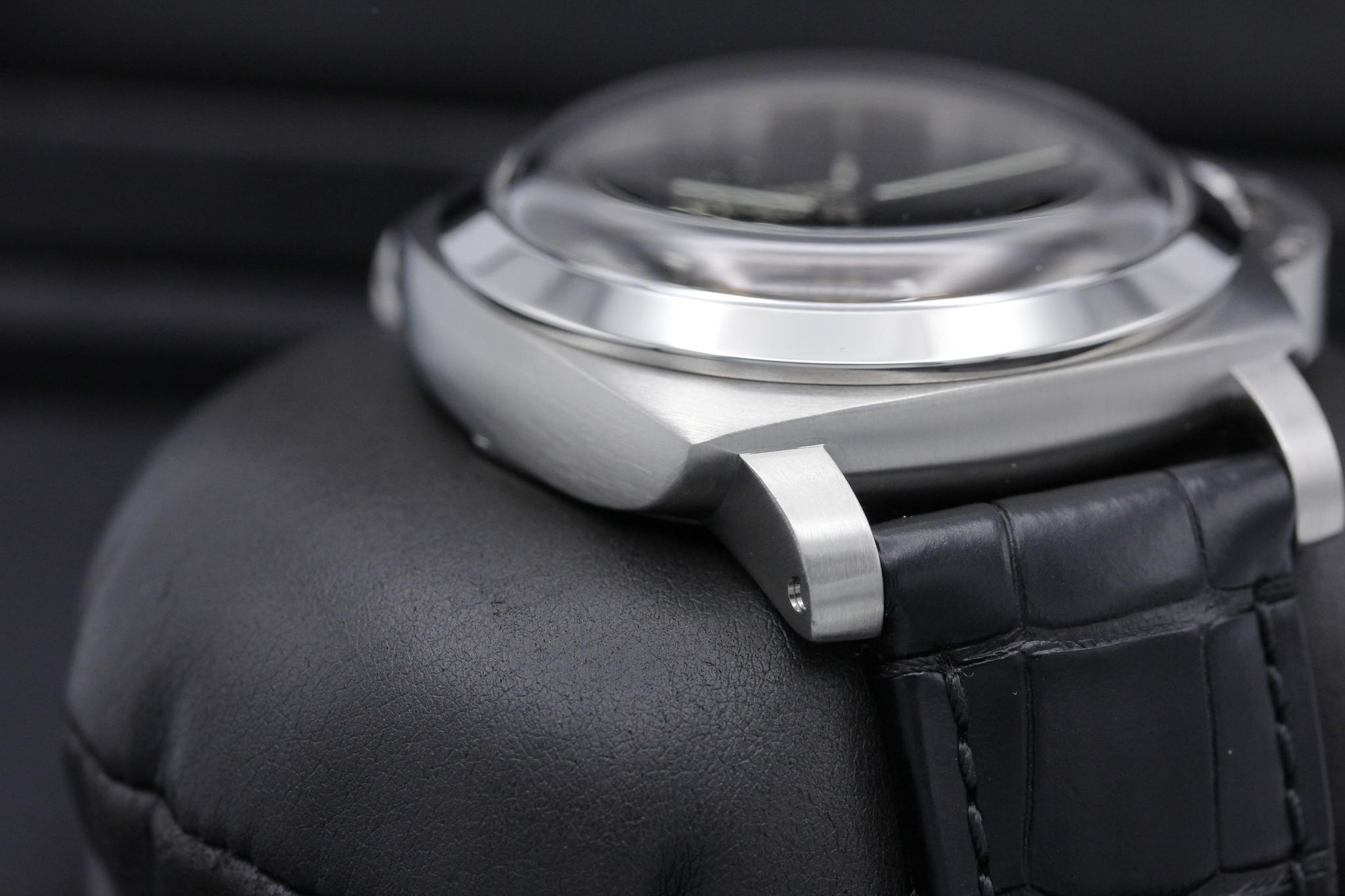 Watch Image 6