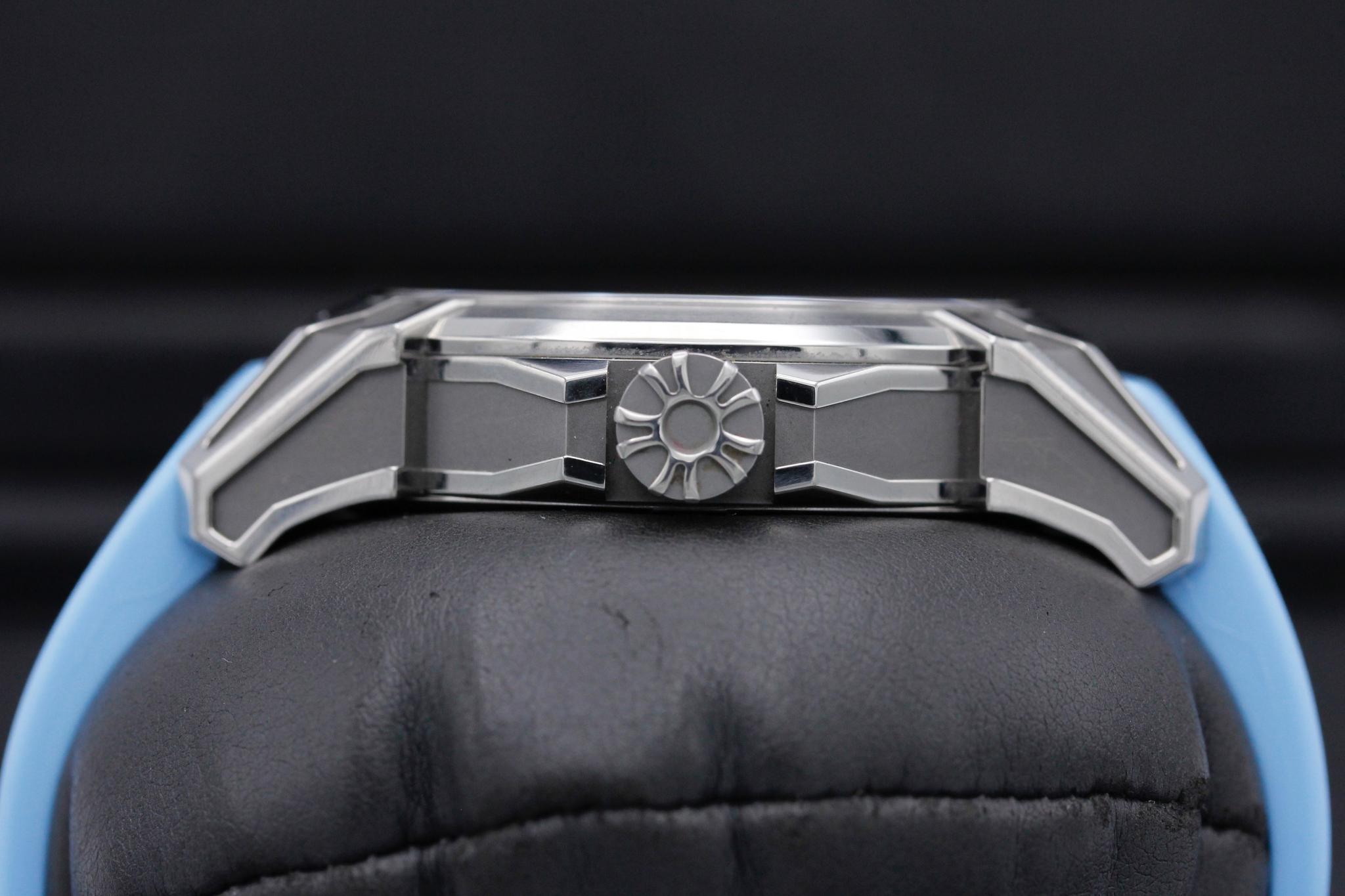 Watch Image 3