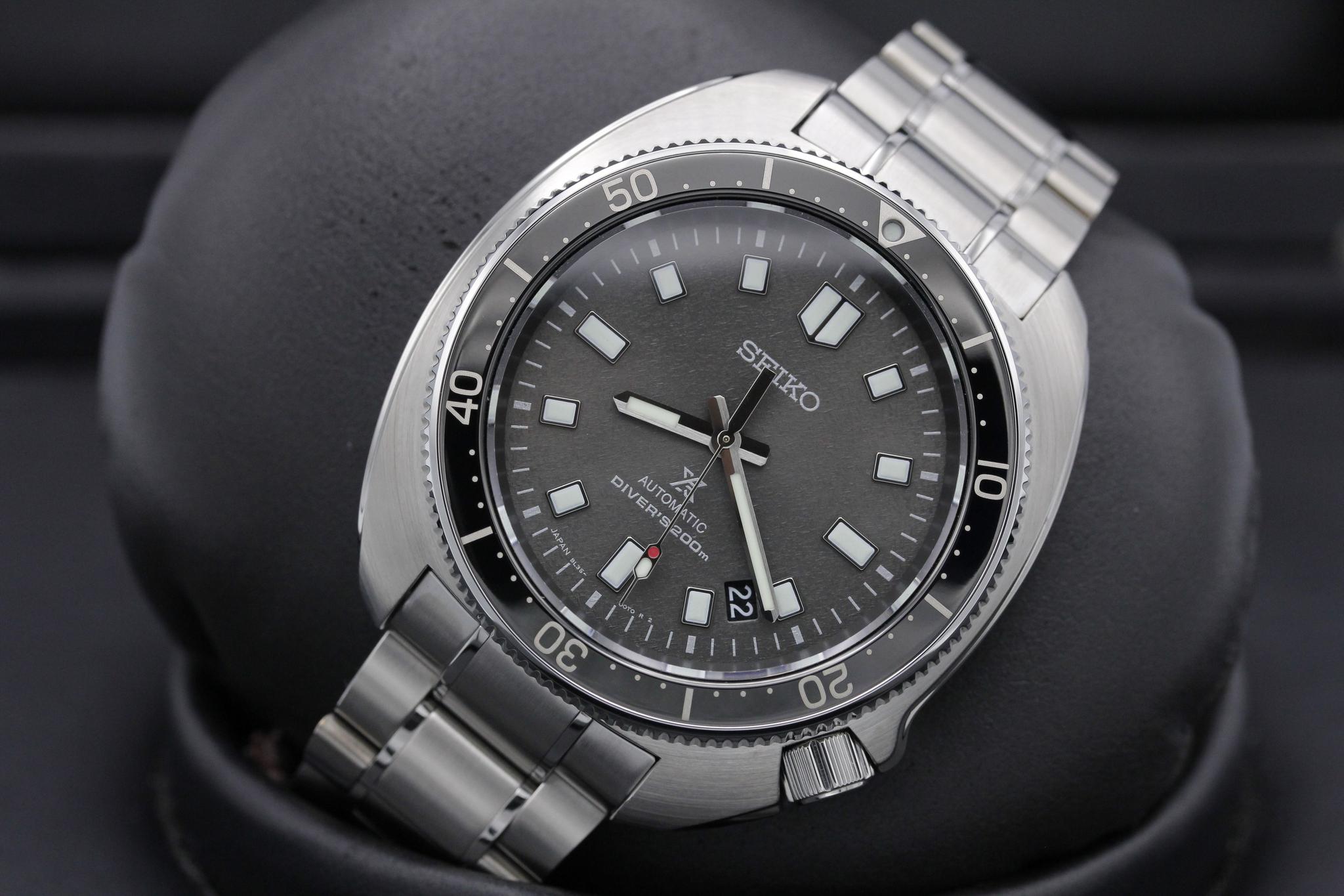Watch Image 10