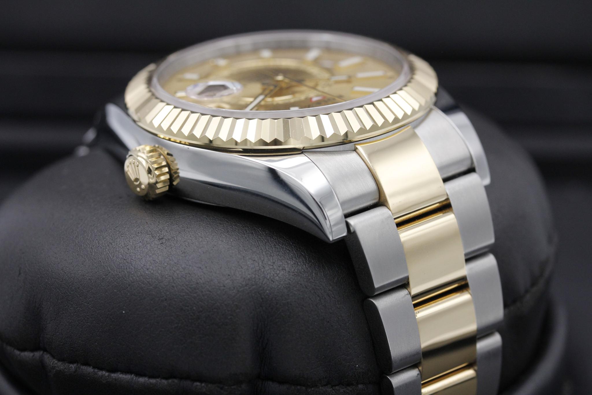 Watch Image 4