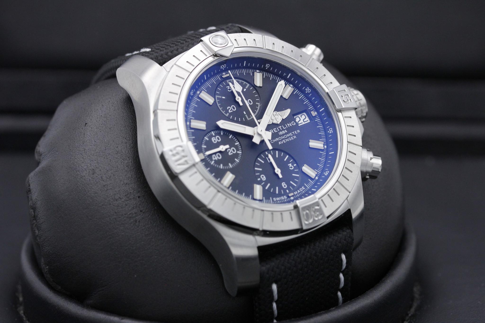 Watch Image 10
