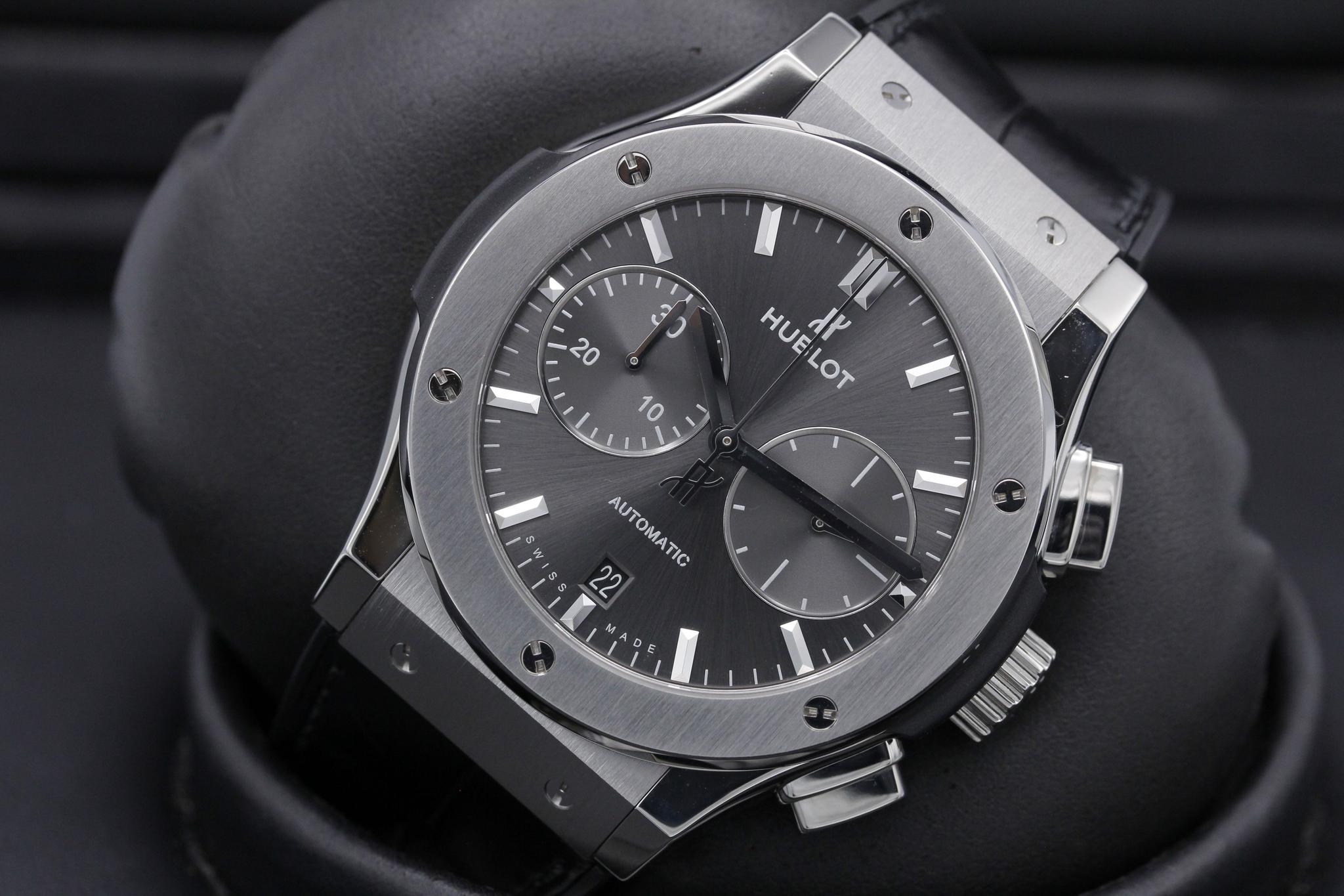 Watch Image 10
