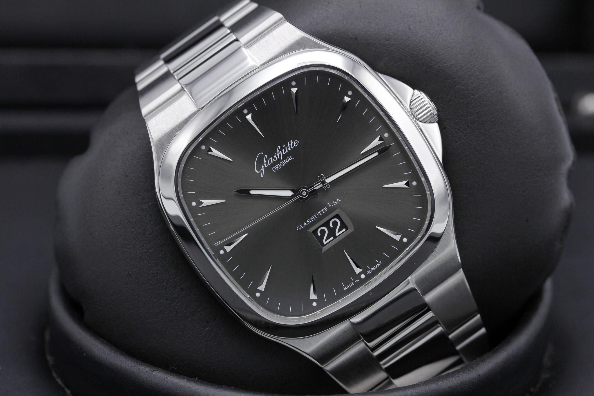 Watch Image 9