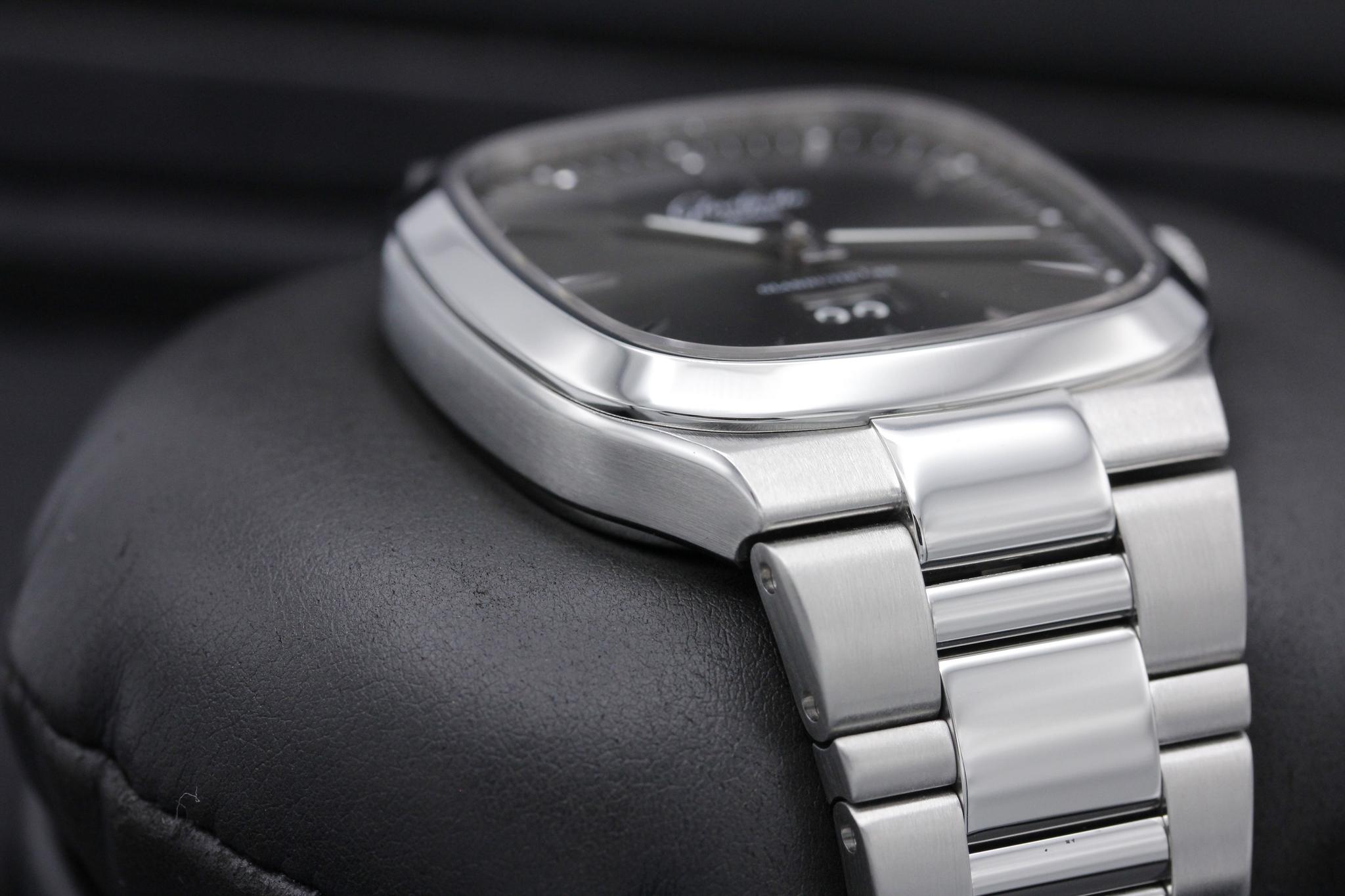 Watch Image 6