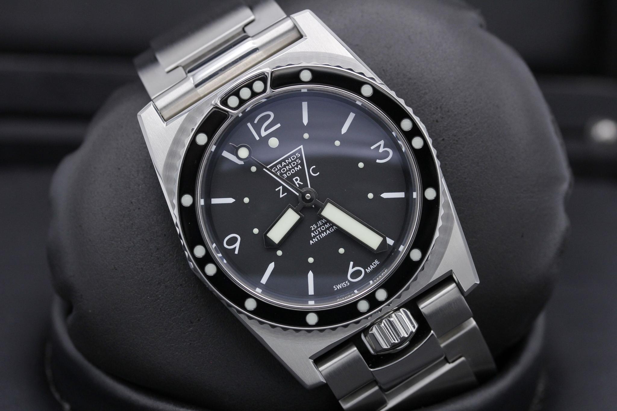 Watch Image 9