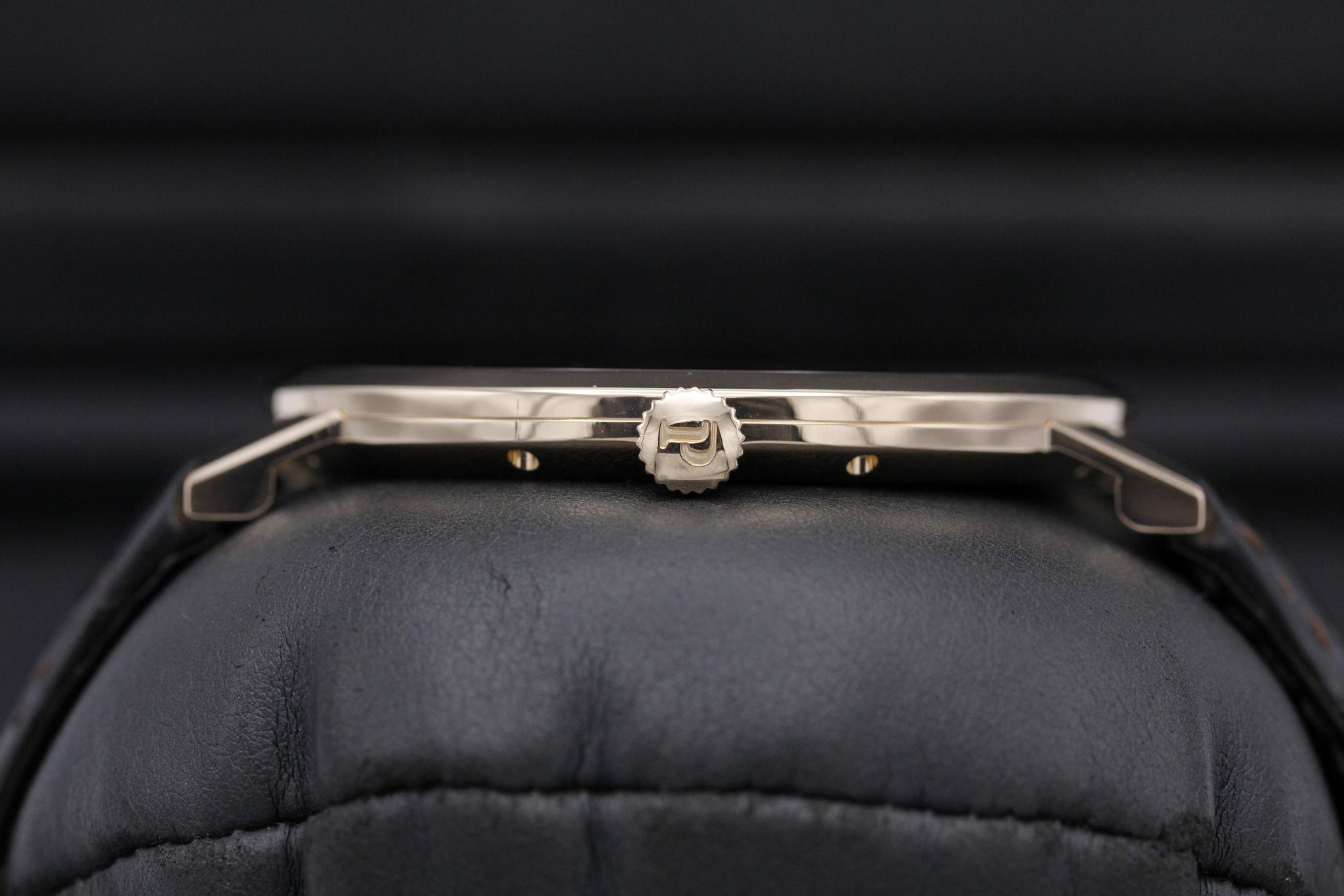 Watch Image 3