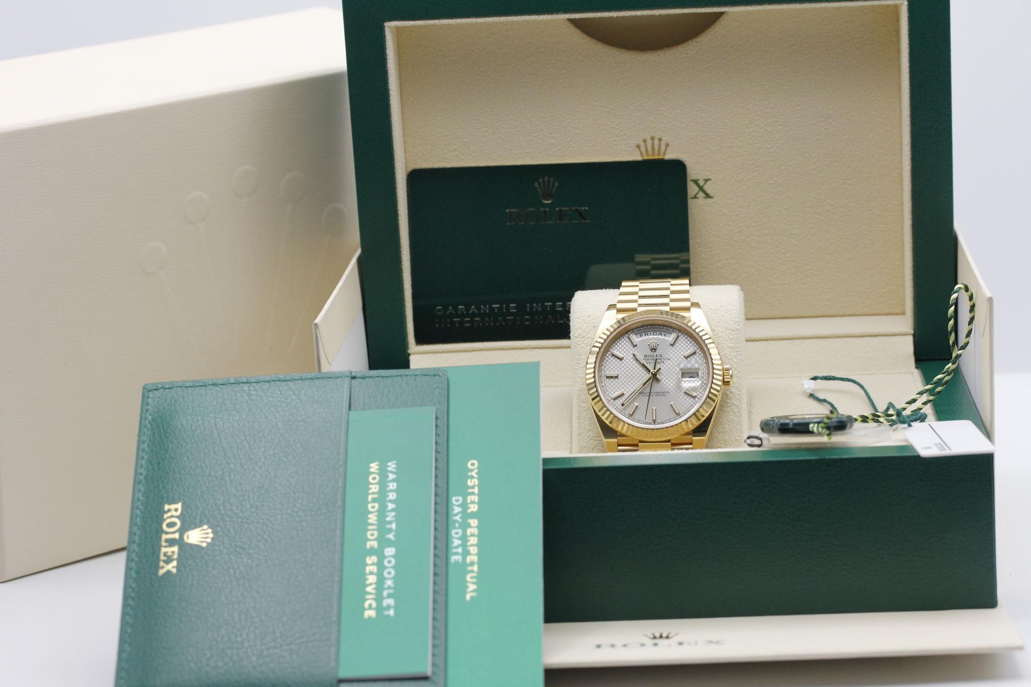 Watch Image 11
