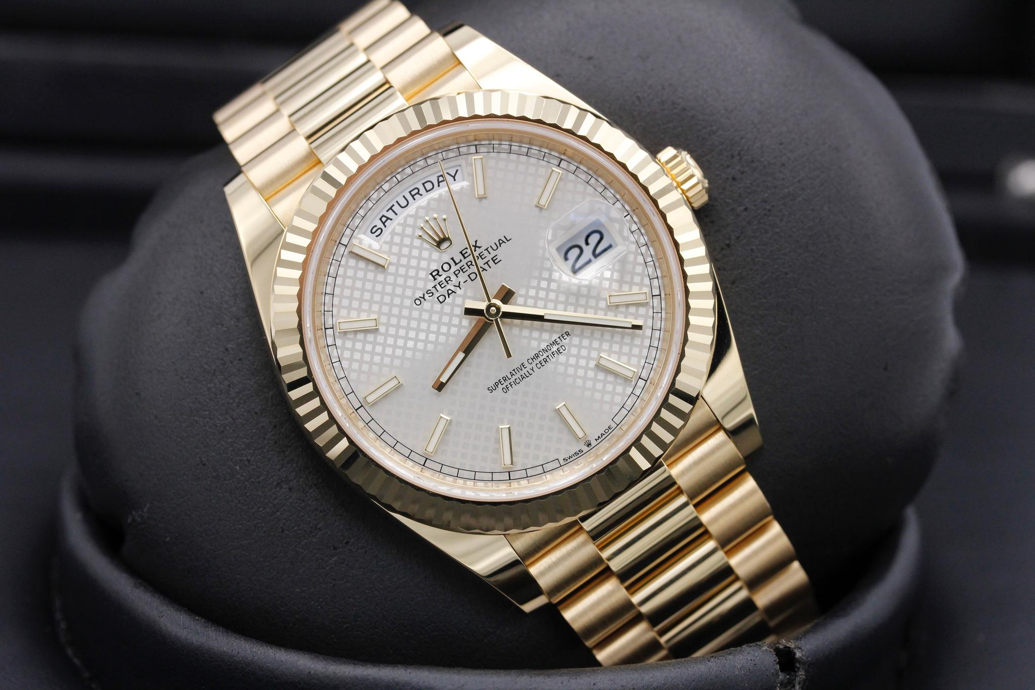 Watch Image 9