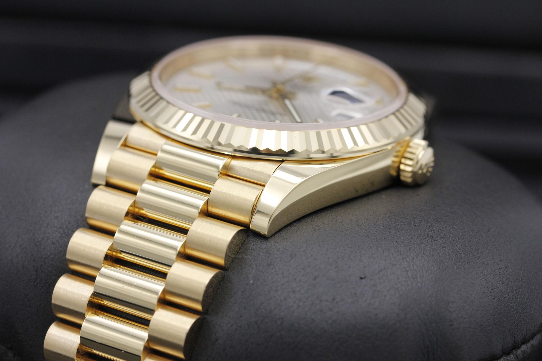 Watch Image 2