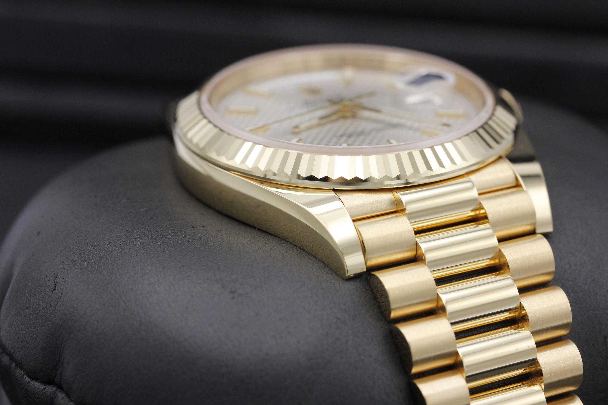 Watch Image 6