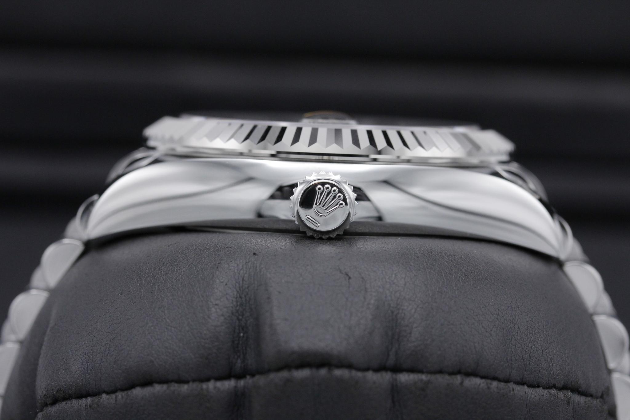 Watch Image 3