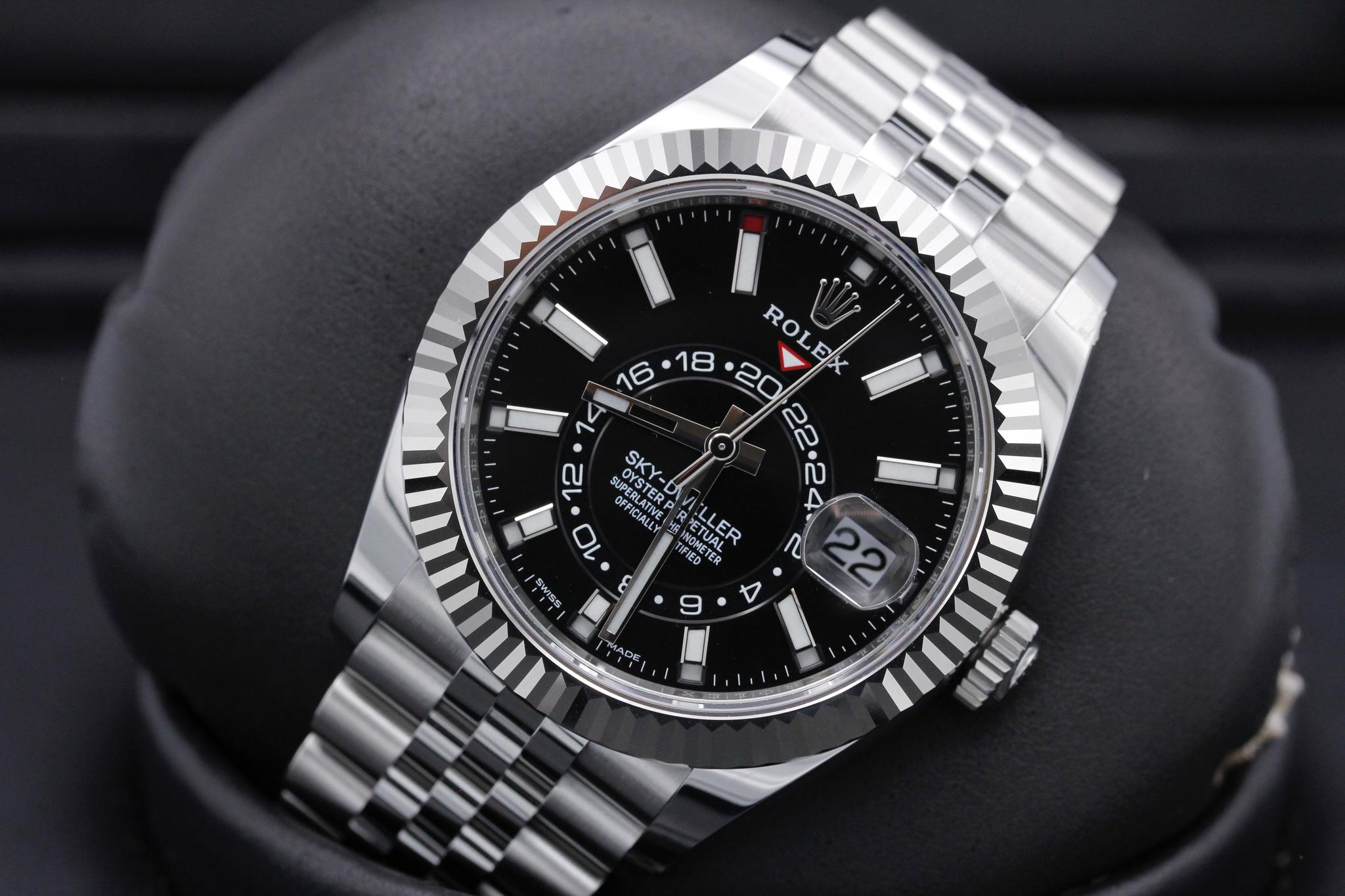Watch Image 10