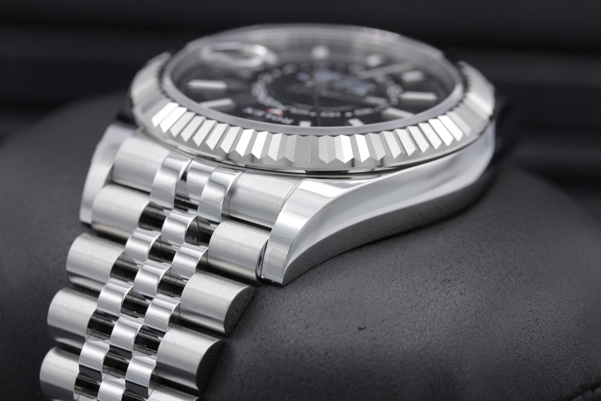 Watch Image 5