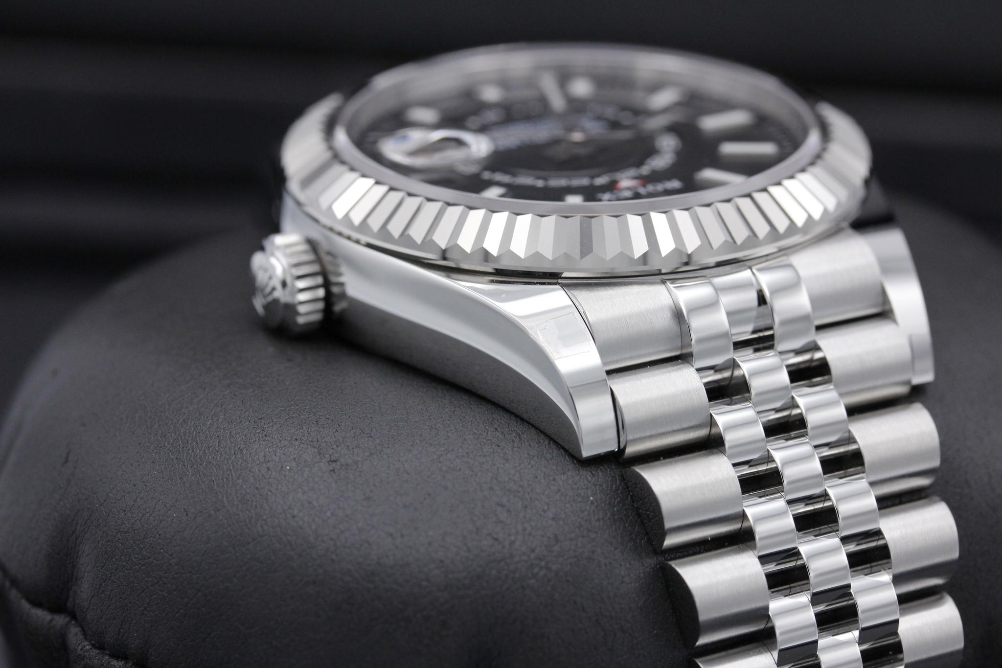 Watch Image 4