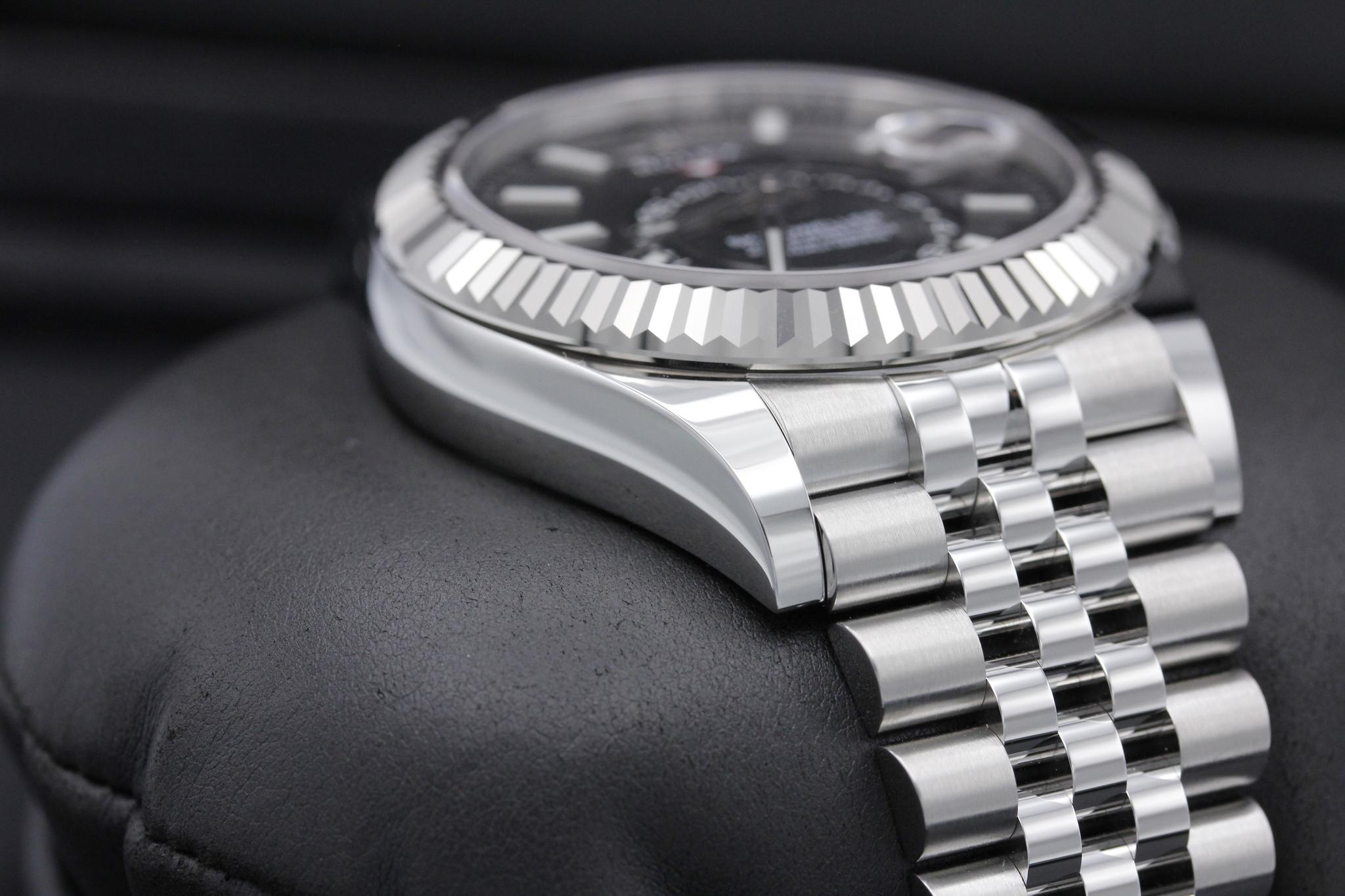 Watch Image 6