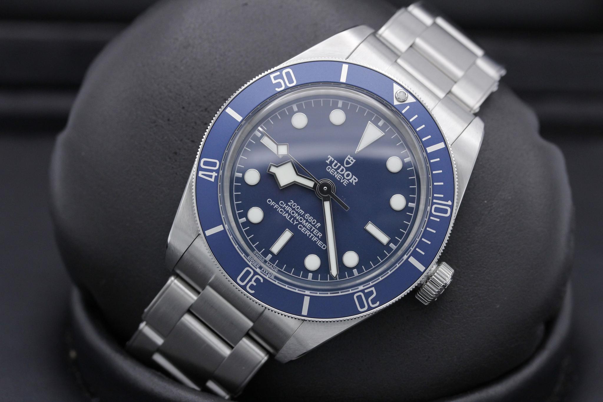 Watch Image 10