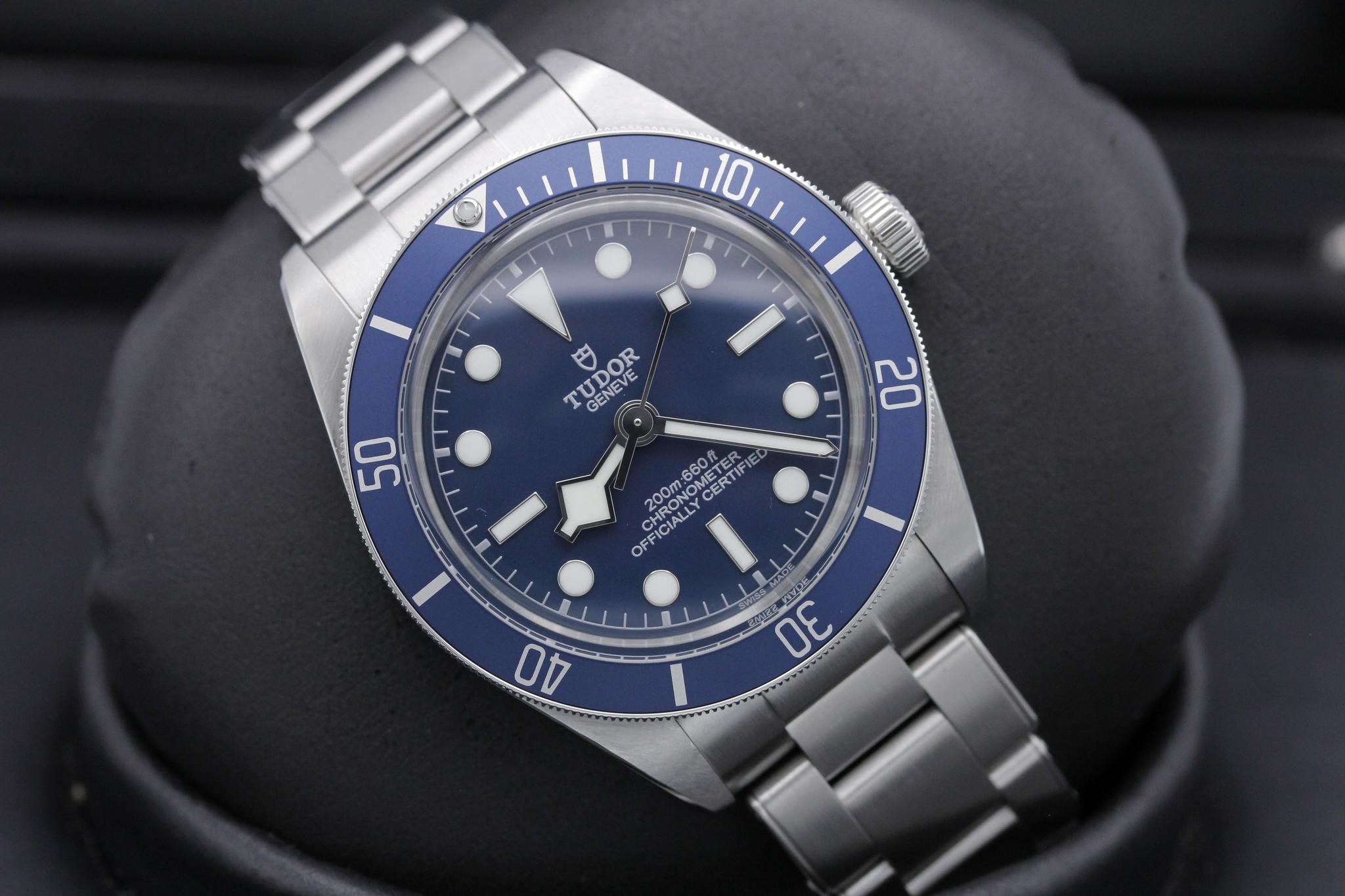 Watch Image 9