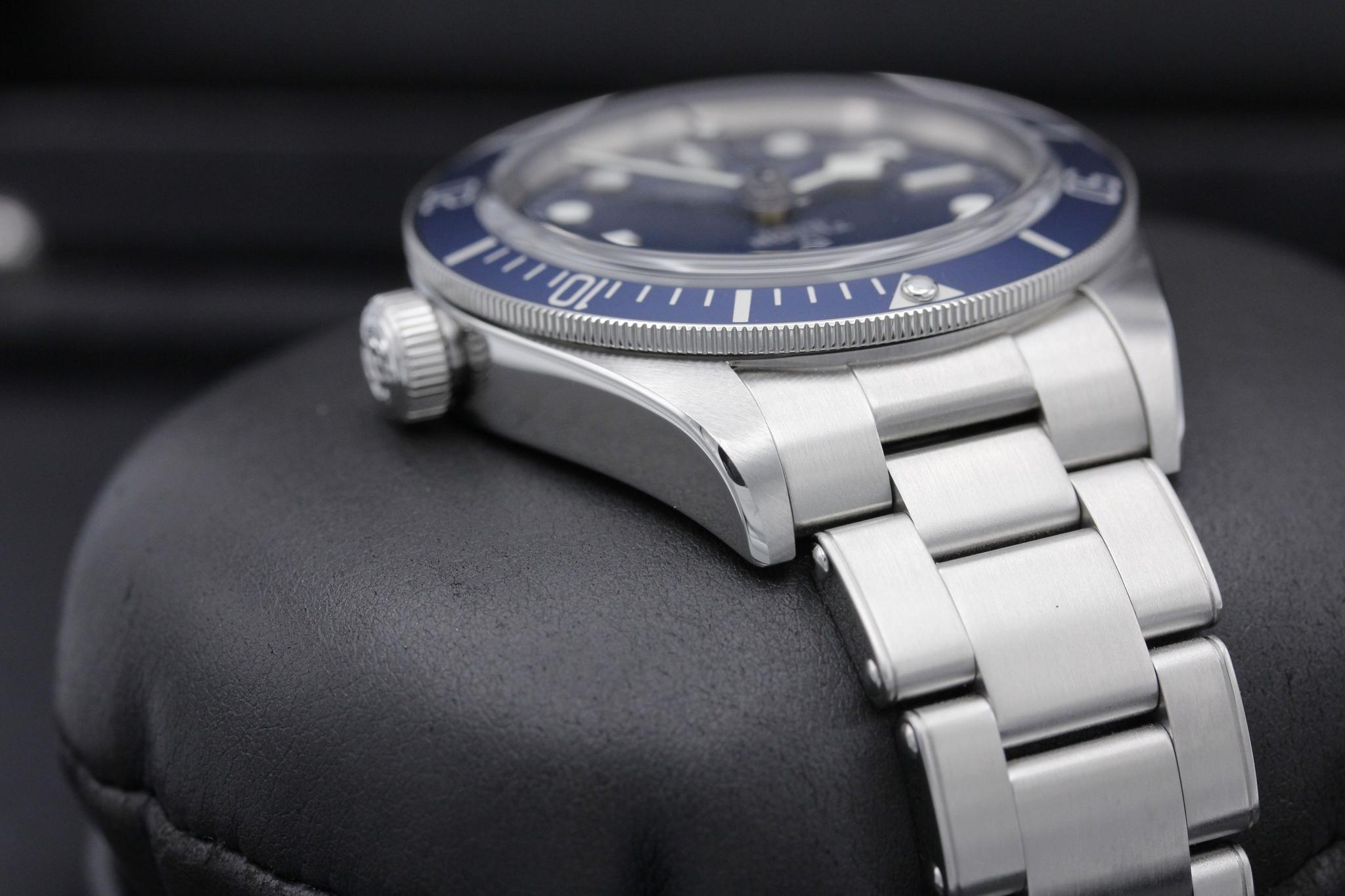 Watch Image 4
