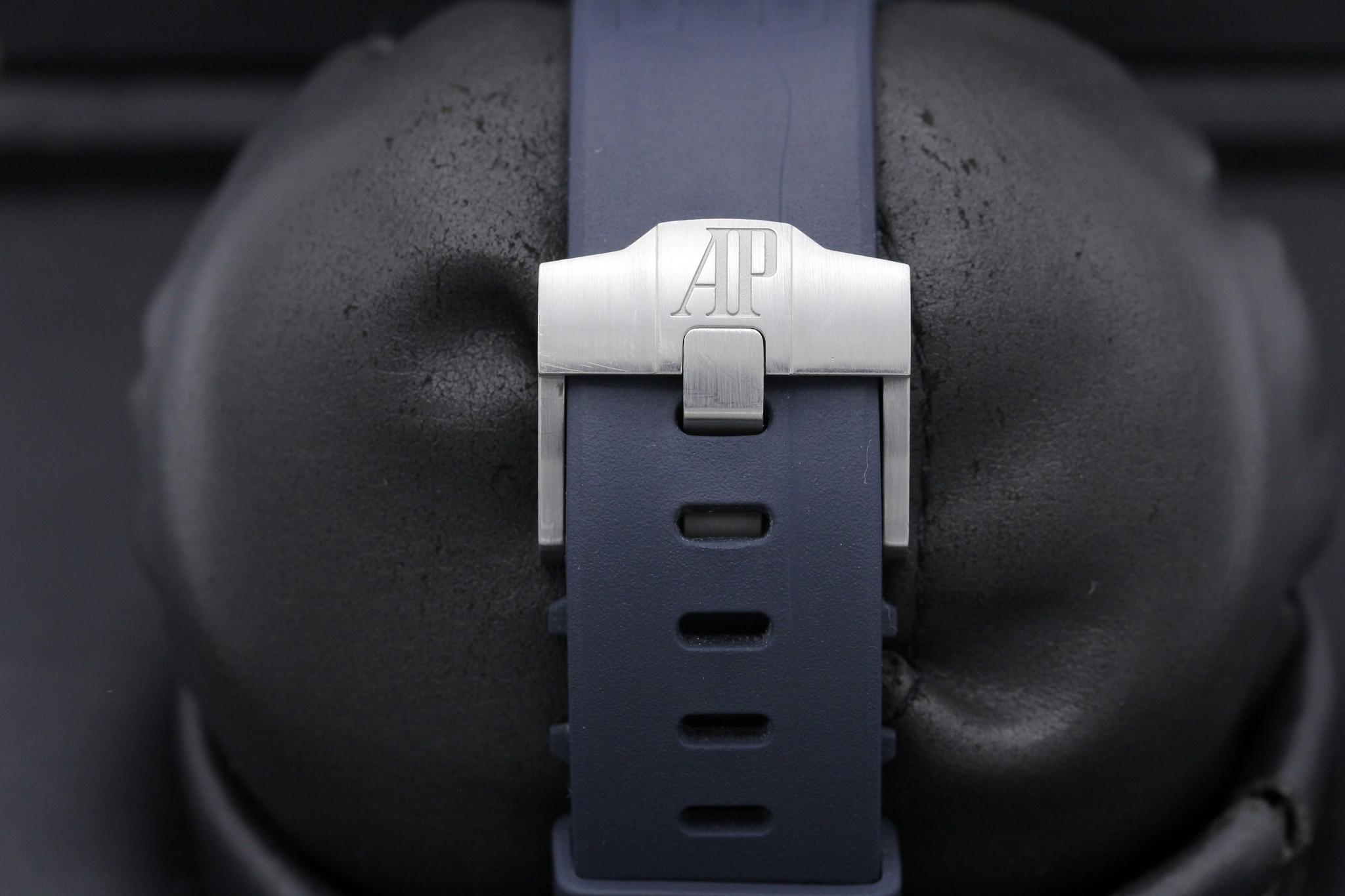 Watch Image 8