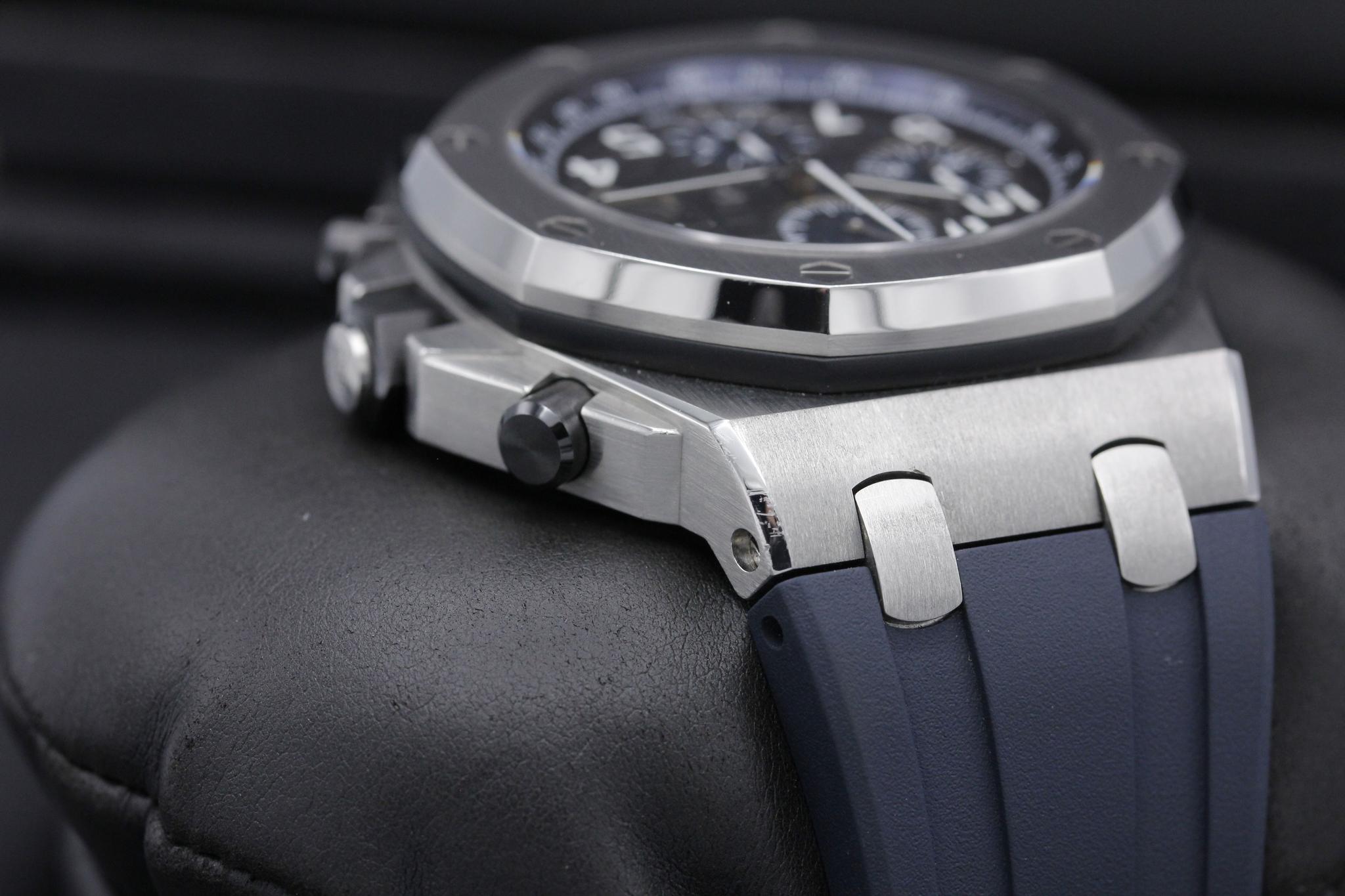 Watch Image 4