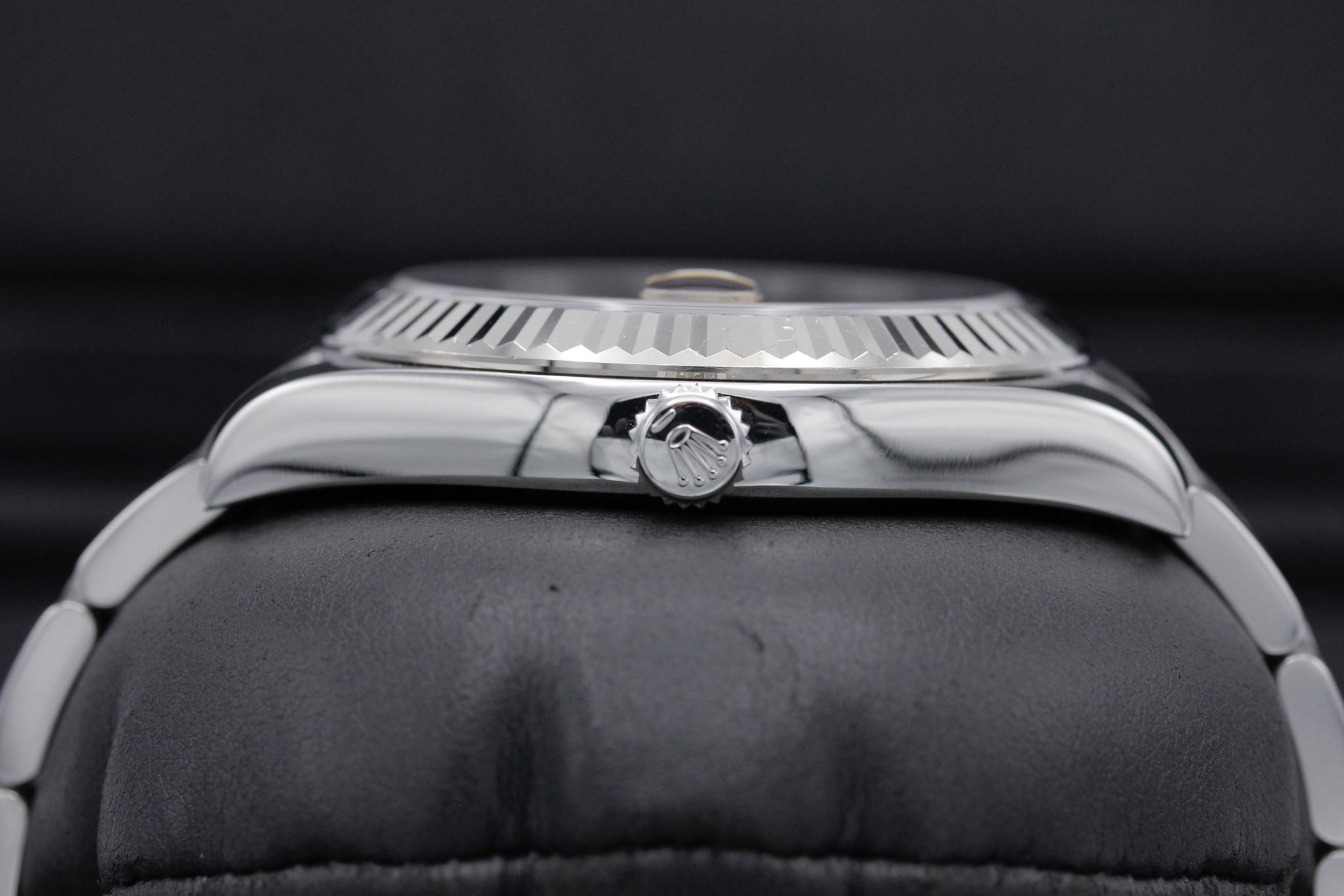 Watch Image 3