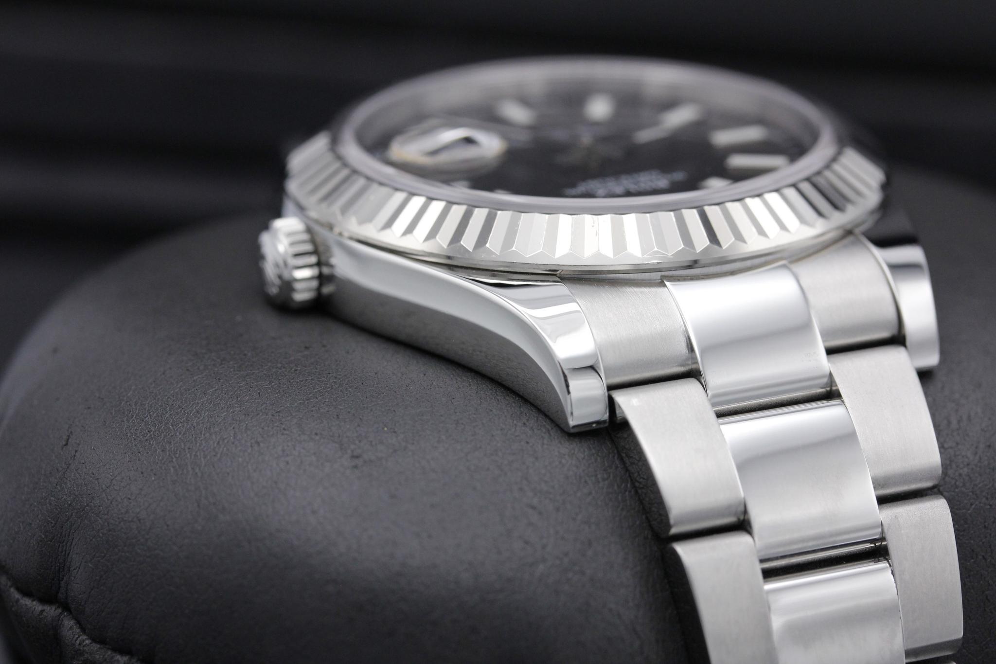 Watch Image 4