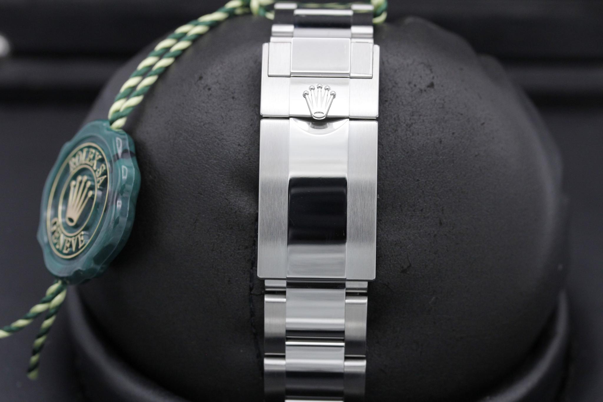 Watch Image 8