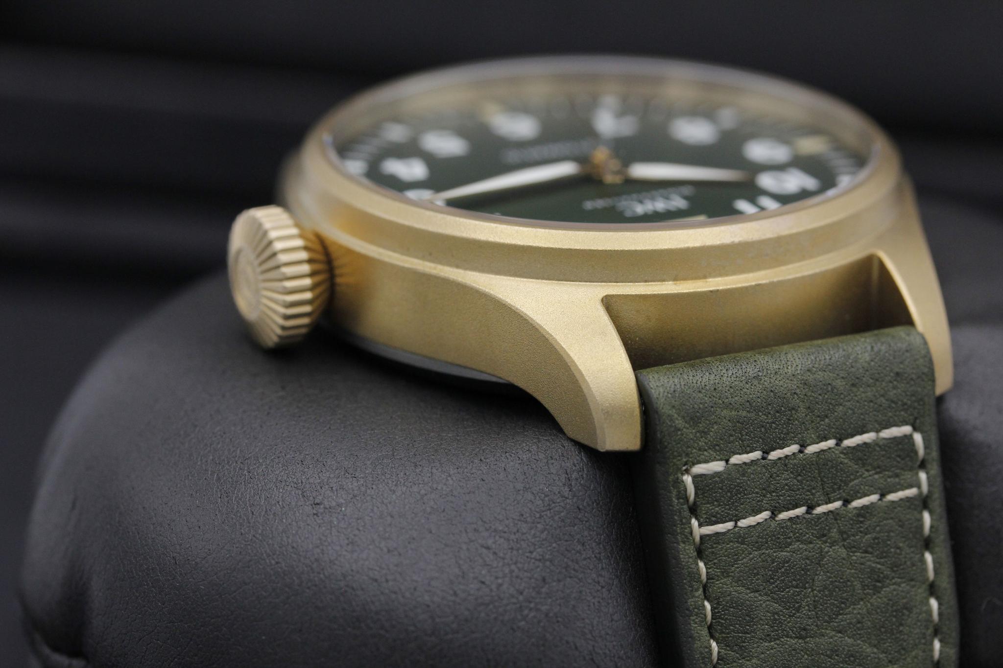 Watch Image 4