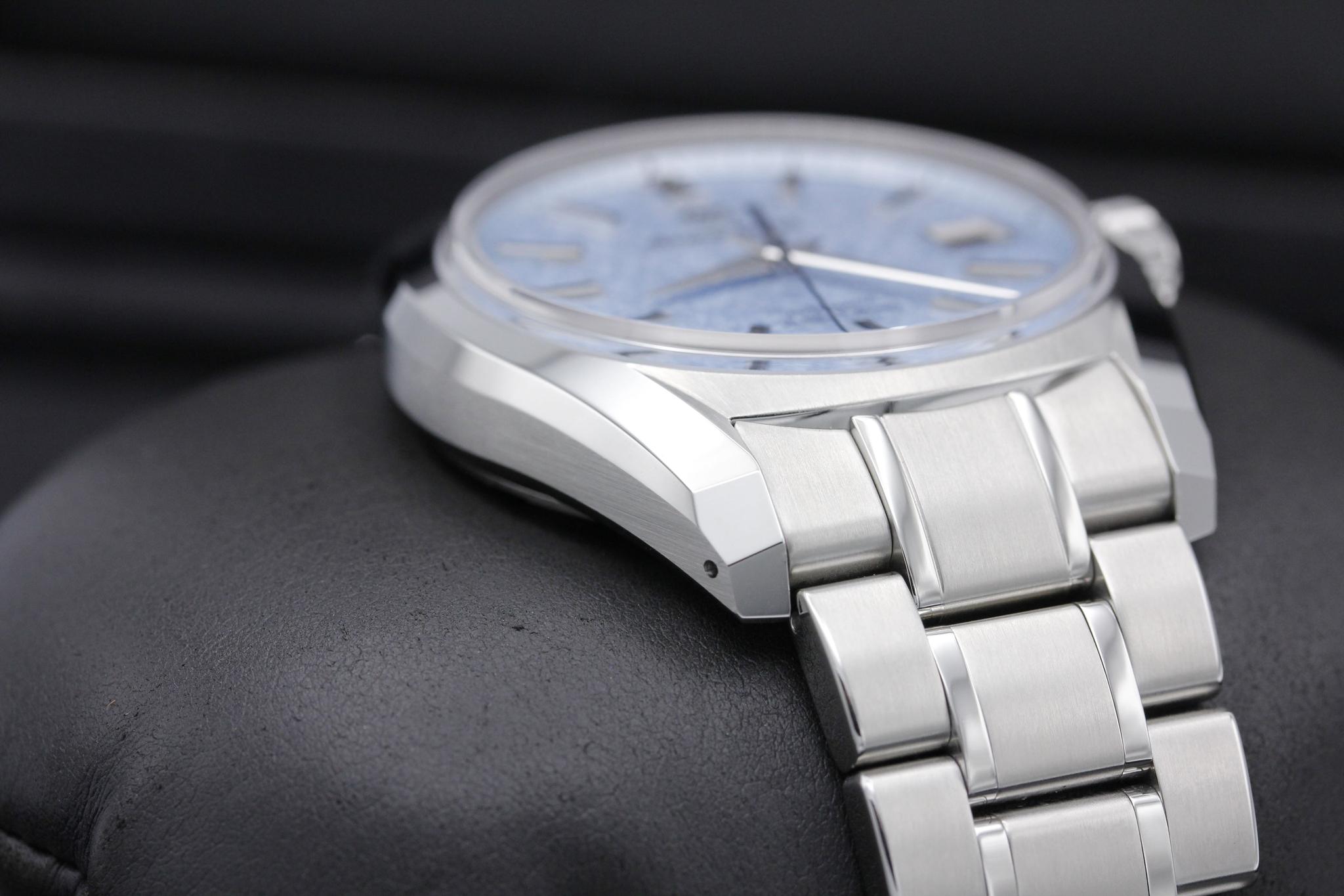 Watch Image 6
